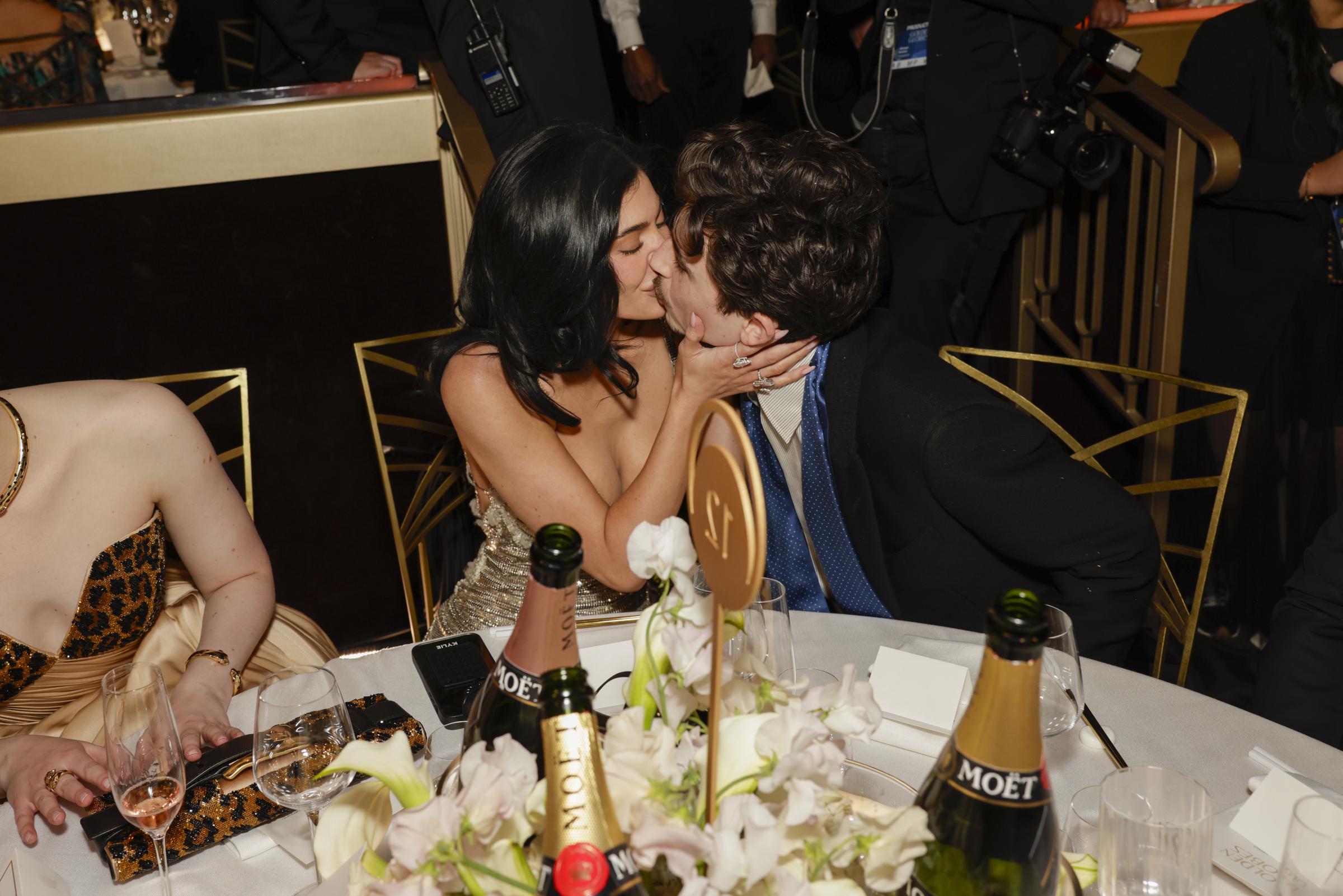 Kylie Jenner et Timothée Chalamet assistent à la 82e cérémonie annuelle des Golden Globe Awards au Beverly Hilton à Beverly Hills, Californie, le 5 janvier 2025 | Source : Getty Images