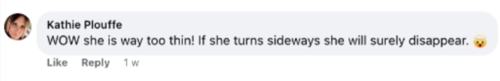 Commentaire d'un fan sur le look de Nicole Kidman à la plage de Sydney, Australie, sur le post Facebook du Daily Mail le 1er mars 2023 | Source : Facebook/Daily Mail