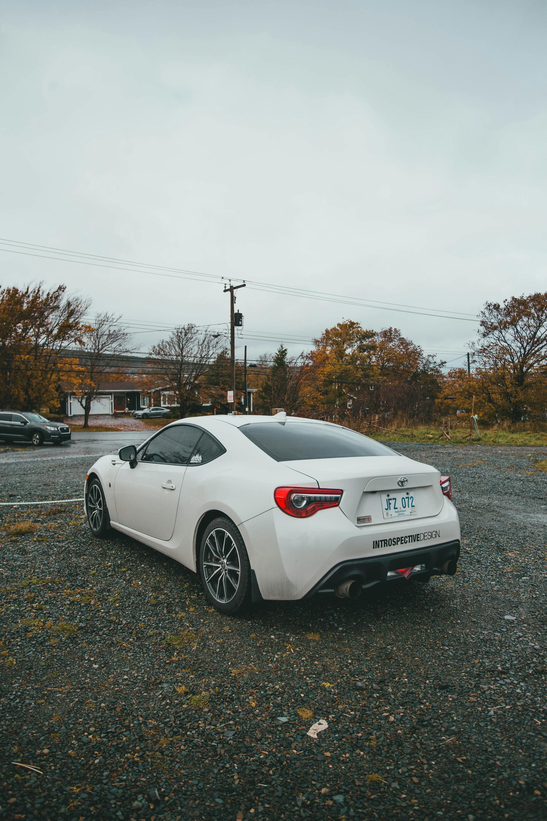 A car parked near a building | Source: Pexels