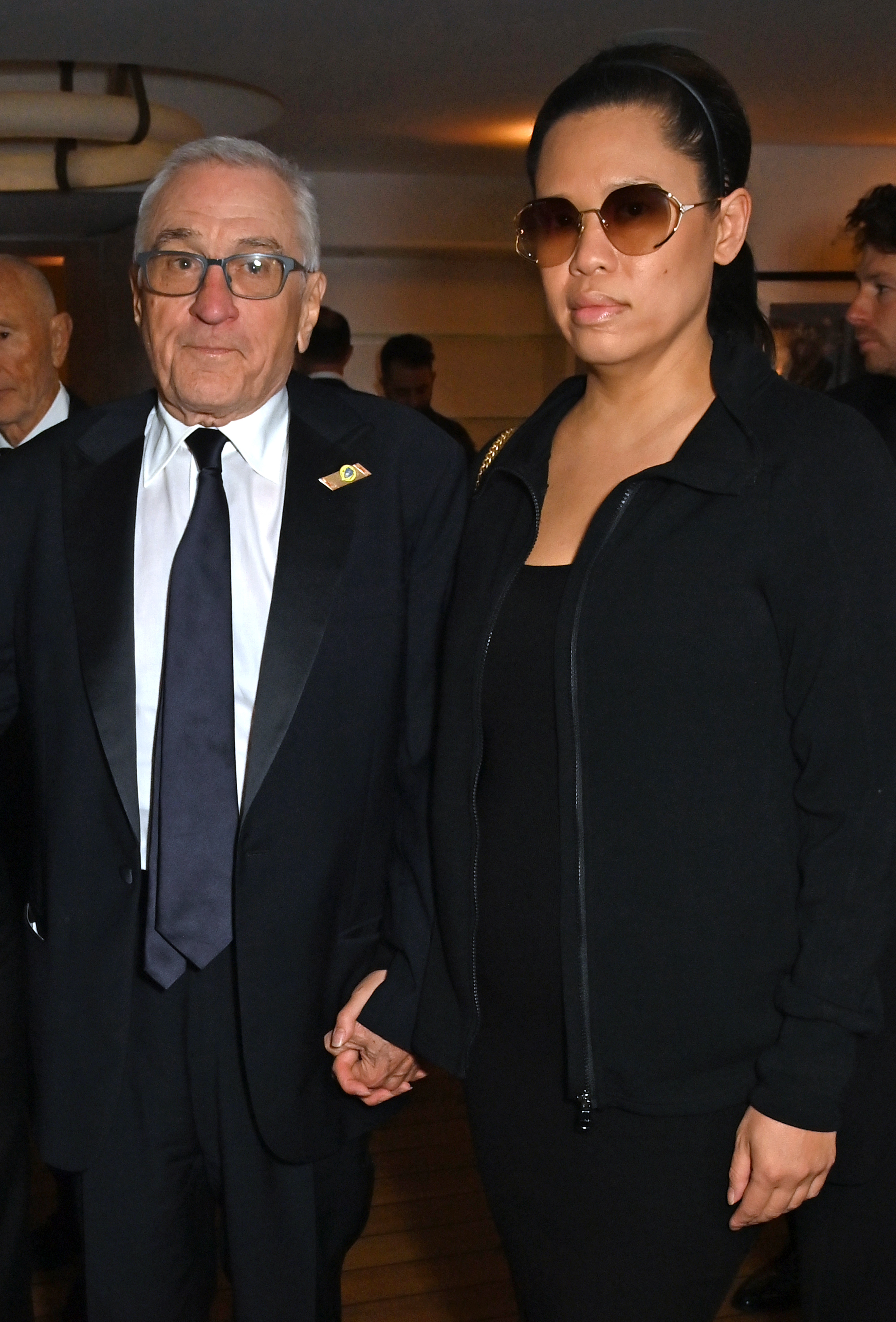 Robert De Niro et Tiffany Chen assistent à la soirée Vanity Fair x Prada lors du Festival de Cannes 2023 à l'Hôtel du Cap-Eden-Roc le 20 mai 2023, au Cap d'Antibes, en France. | Source : Getty Images