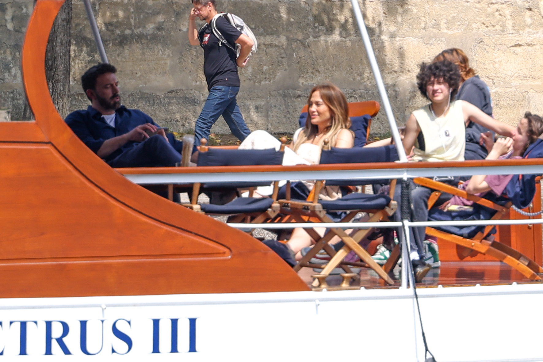 Ben Affleck, Jennifer Lopez, Emme Muñiz et Seraphina Affleck aperçus à Paris, France, le 23 juillet 2022 | Source : Getty Images