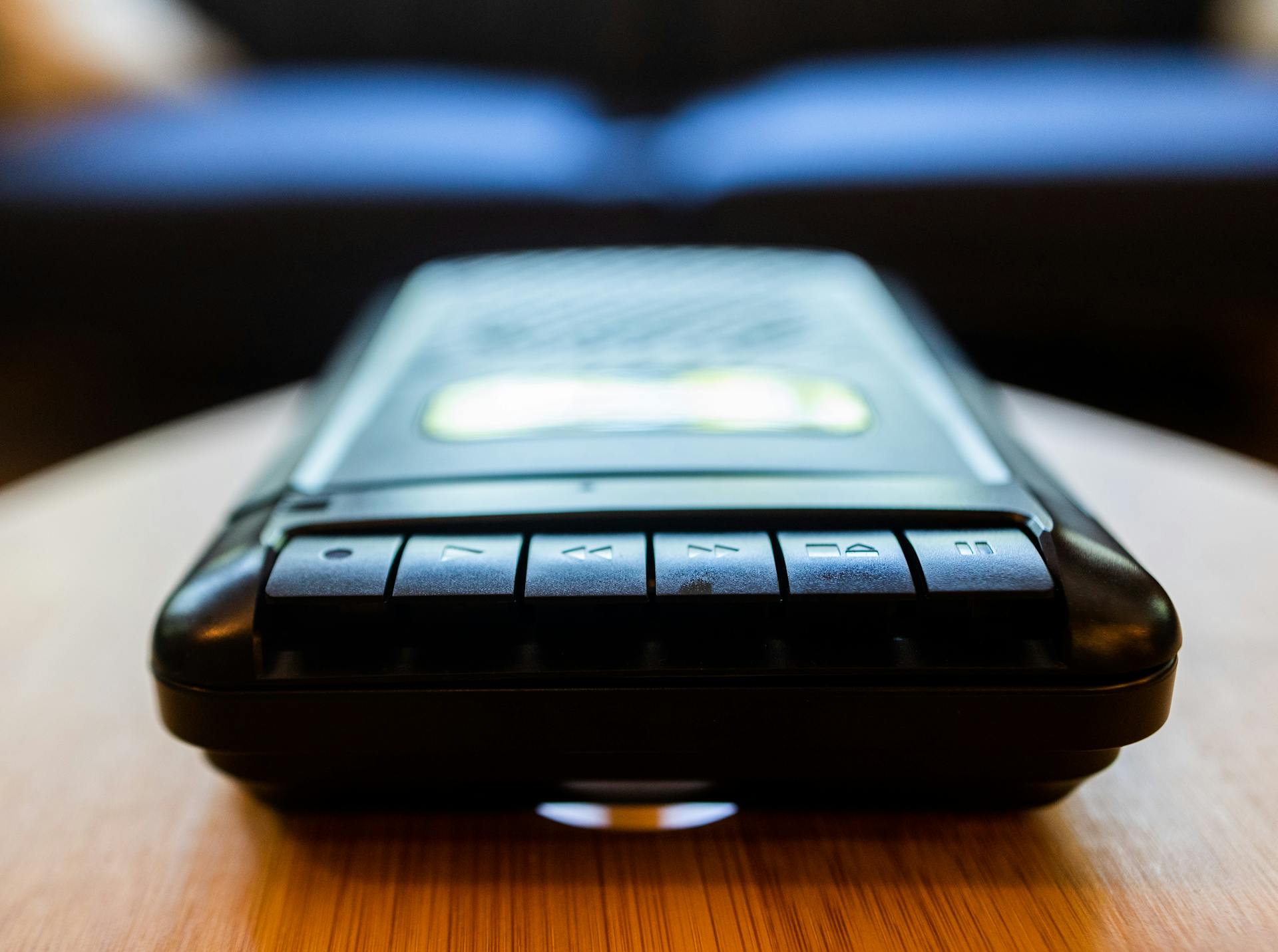 Un enregistreur et un lecteur de cassettes | Source : Pexels
