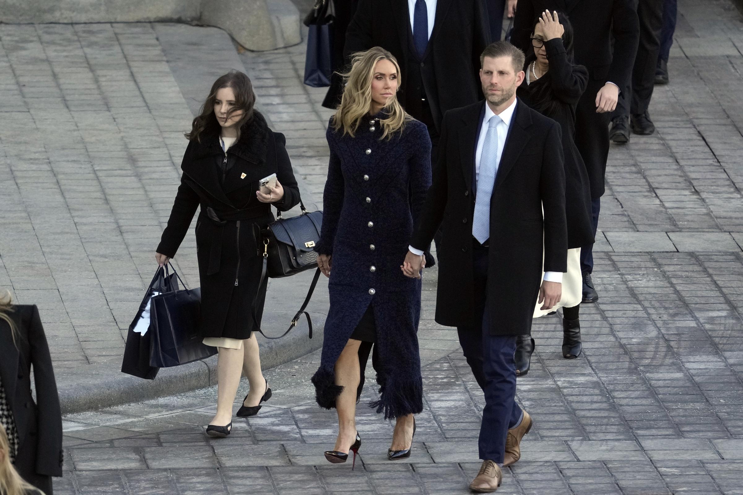 Lara et Eric Trump quittant la maison après l'investiture de Donald Trump. | Source : Getty Images