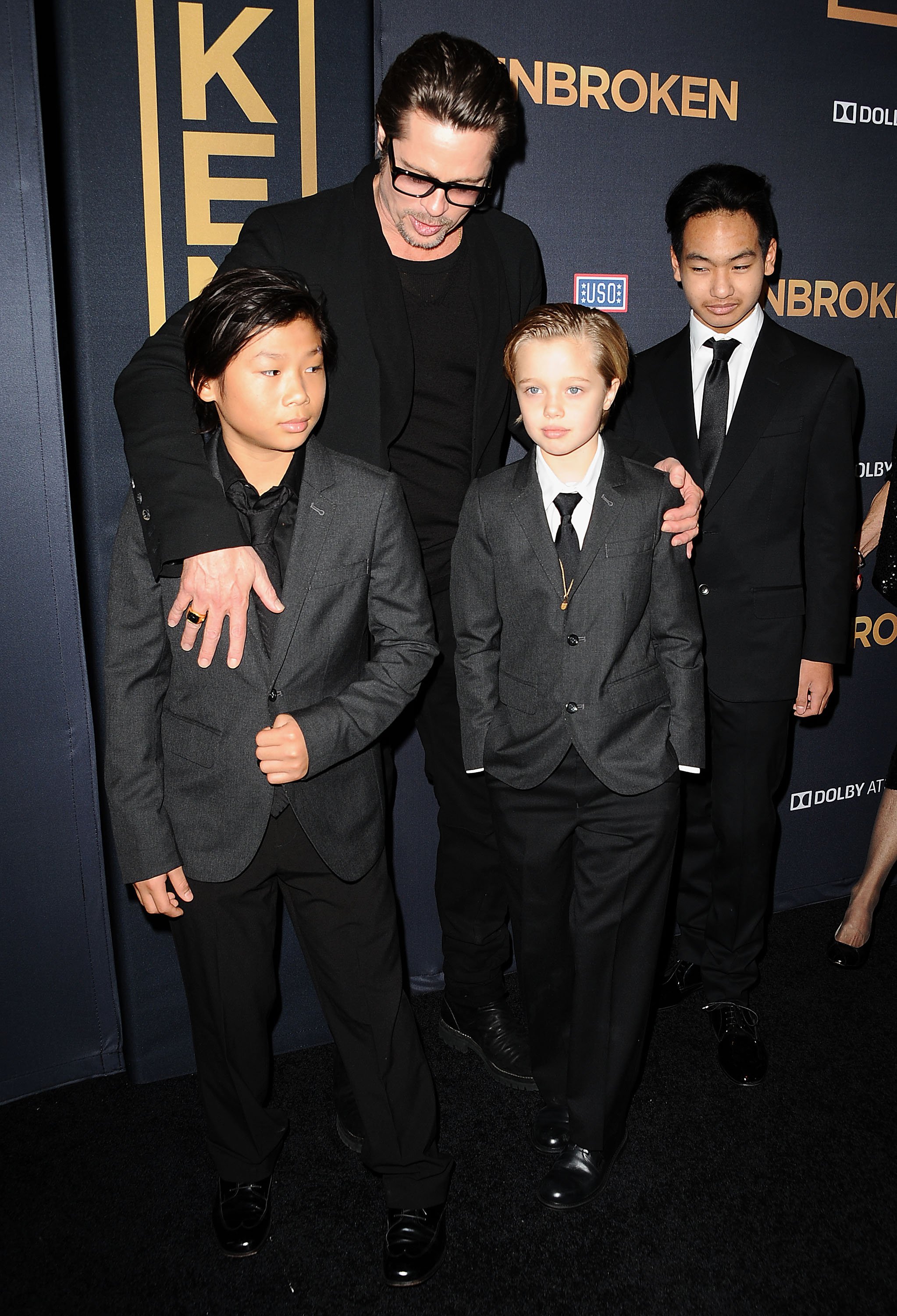 L'acteur Brad Pitt, Pax Thien Jolie-Pitt, Shiloh Nouvel Jolie-Pitt et Maddox Jolie-Pitt à la première de "Unbroken" au TCL Chinese Theatre IMAX le 15 décembre 2014 à Hollywood, Californie. | Source : Getty Images