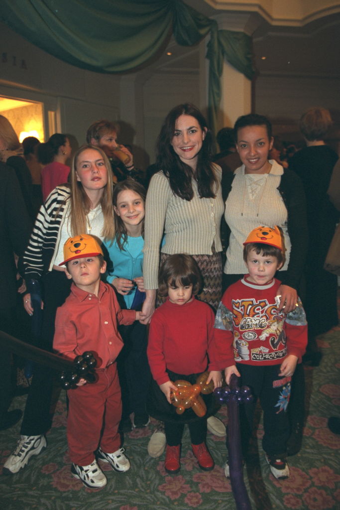 Lio avec ses enfants et leurs amis | Source : Getty Images