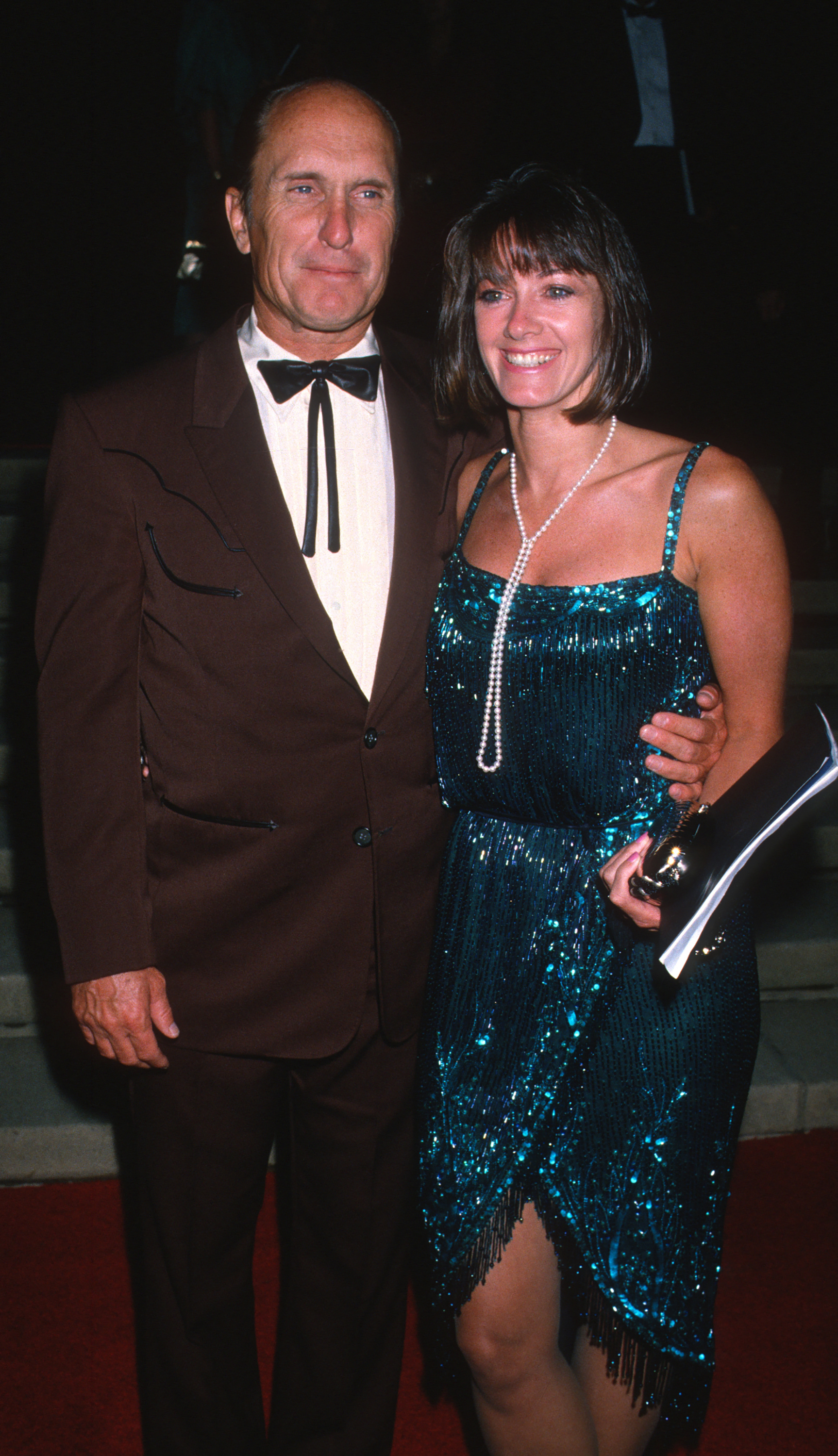 Robert Duvall et Sharon Brophy lors de la 41e cérémonie annuelle des Primetime Emmy Awards à Pasadena, en Californie, le 17 septembre 1989. | Source : Getty Images