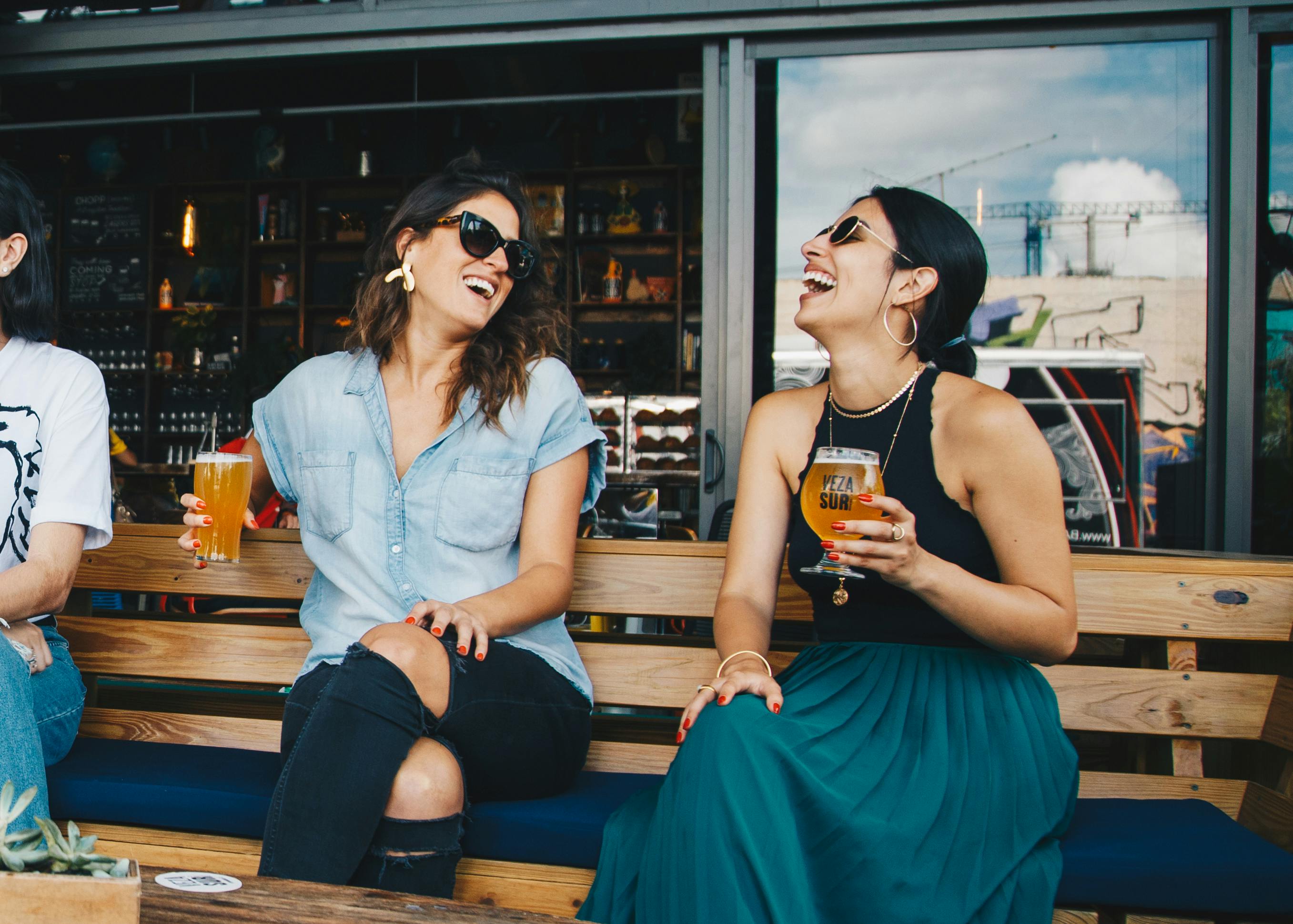 Femmes rieuses | Source : Pexels