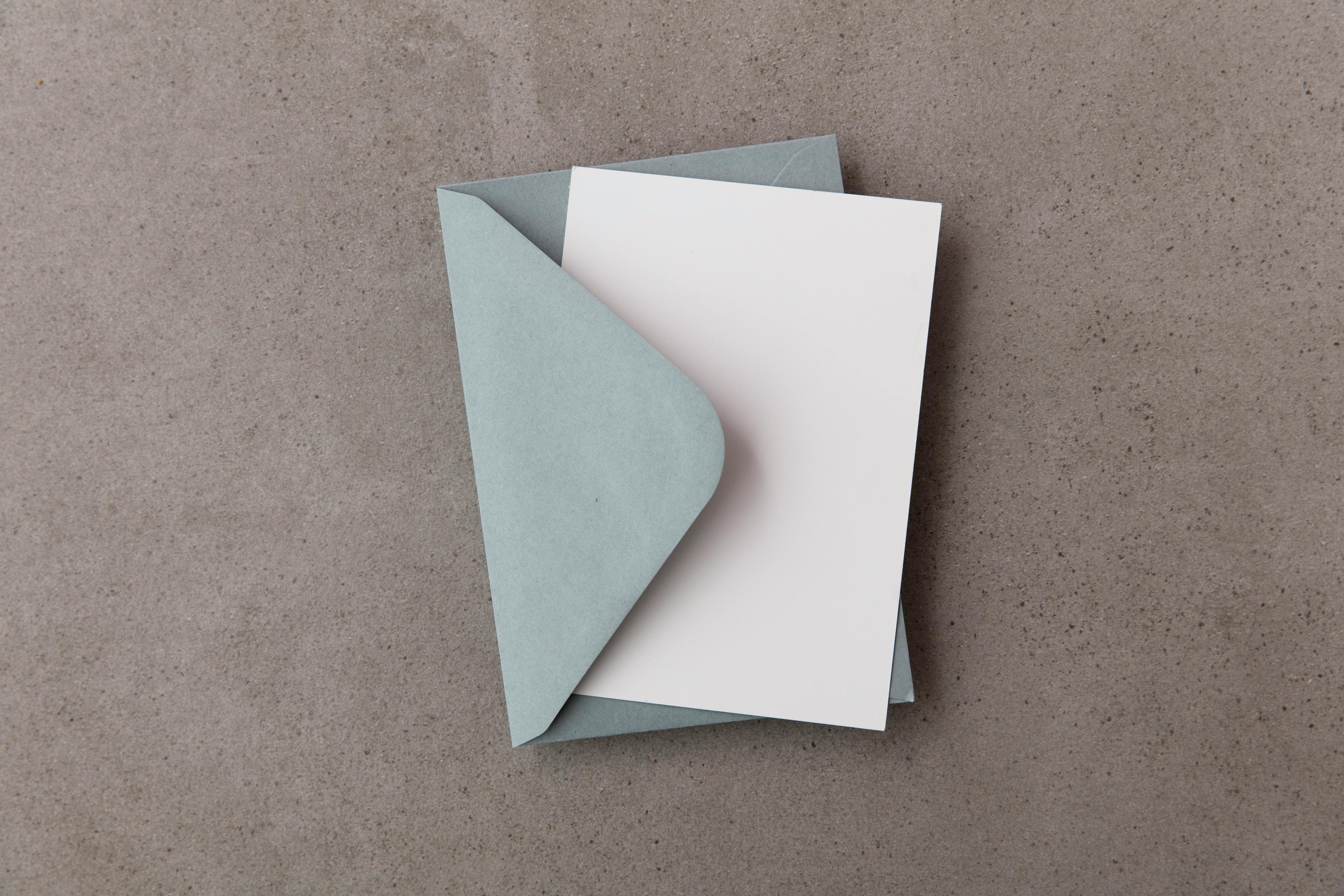 Invitations par courrier | Source : Pexels