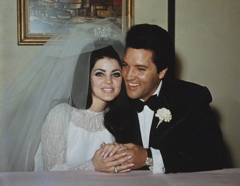 Elvis et Priscilla Presley lors de leur mariage le 1er mai 1967 à Las Vegas | Photo : Getty Images