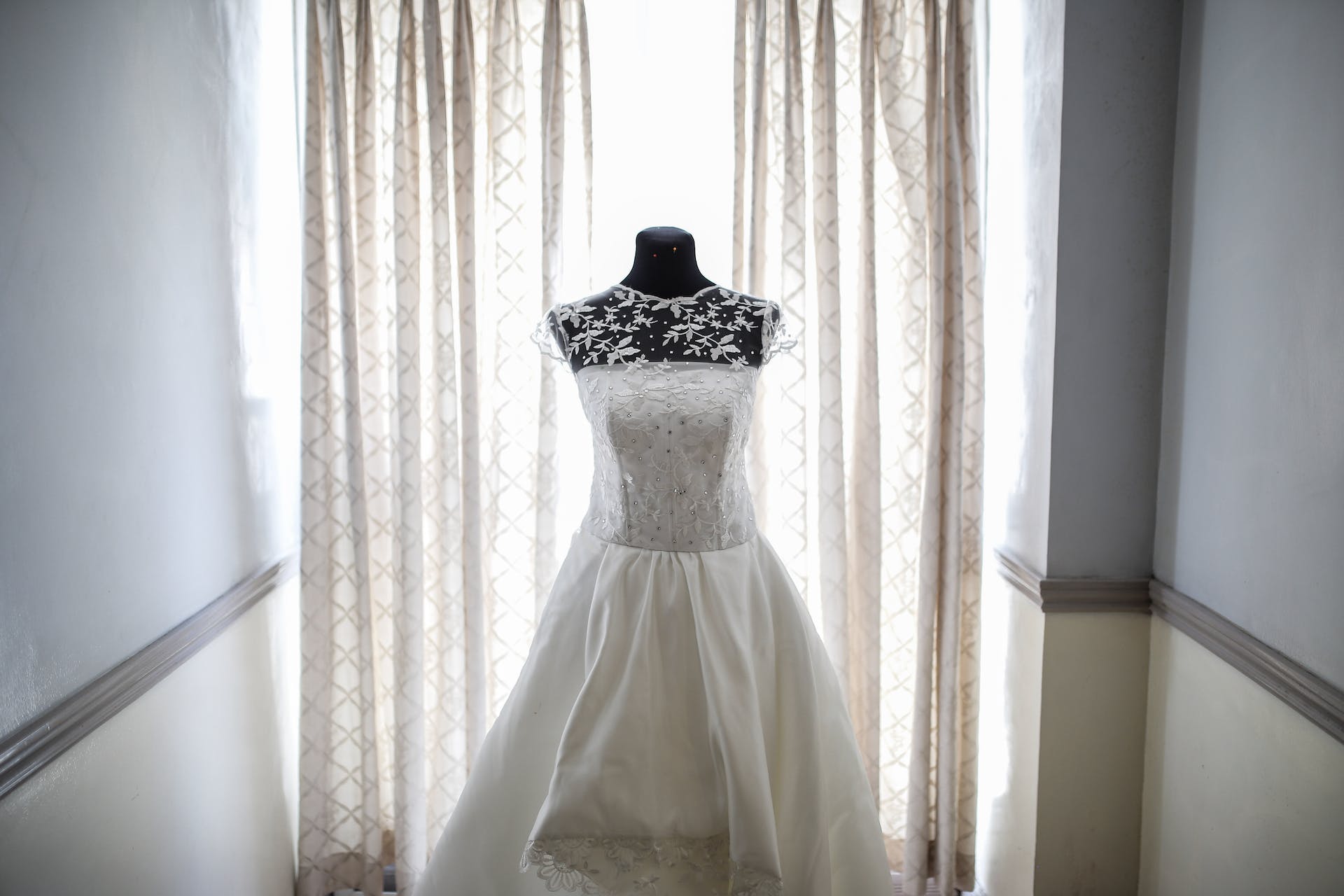 Um vestido de noiva branco | Fonte: Pexels