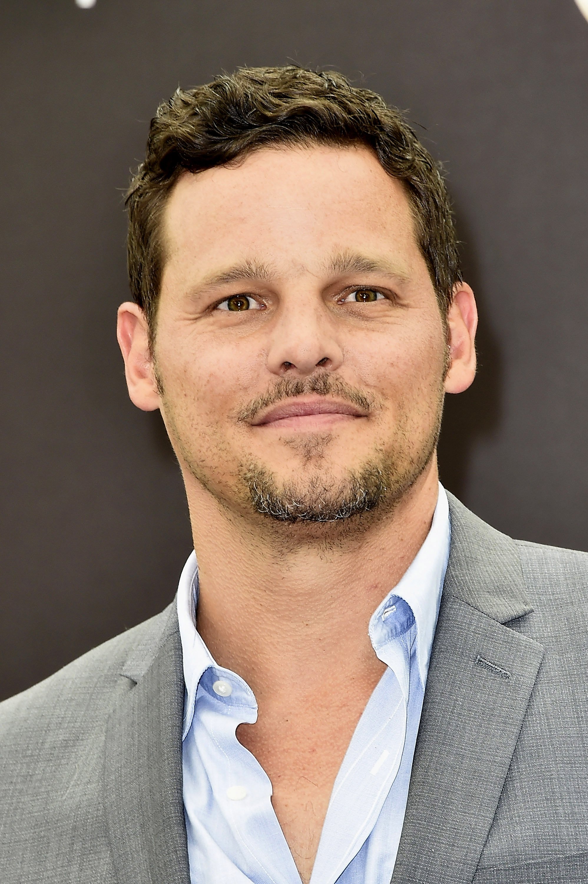 Justin Chambers pose lors d'un shooting pour le programme télévisé 'Grey's Anatomy' dans le cadre du 54ème Festival de Télévision de Monte-Carlo le 10 juin 2014. | Photo : Getty Images