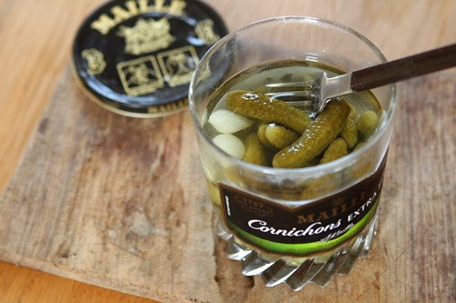 Un pot de cornichons Maille. l Photo : Flickr