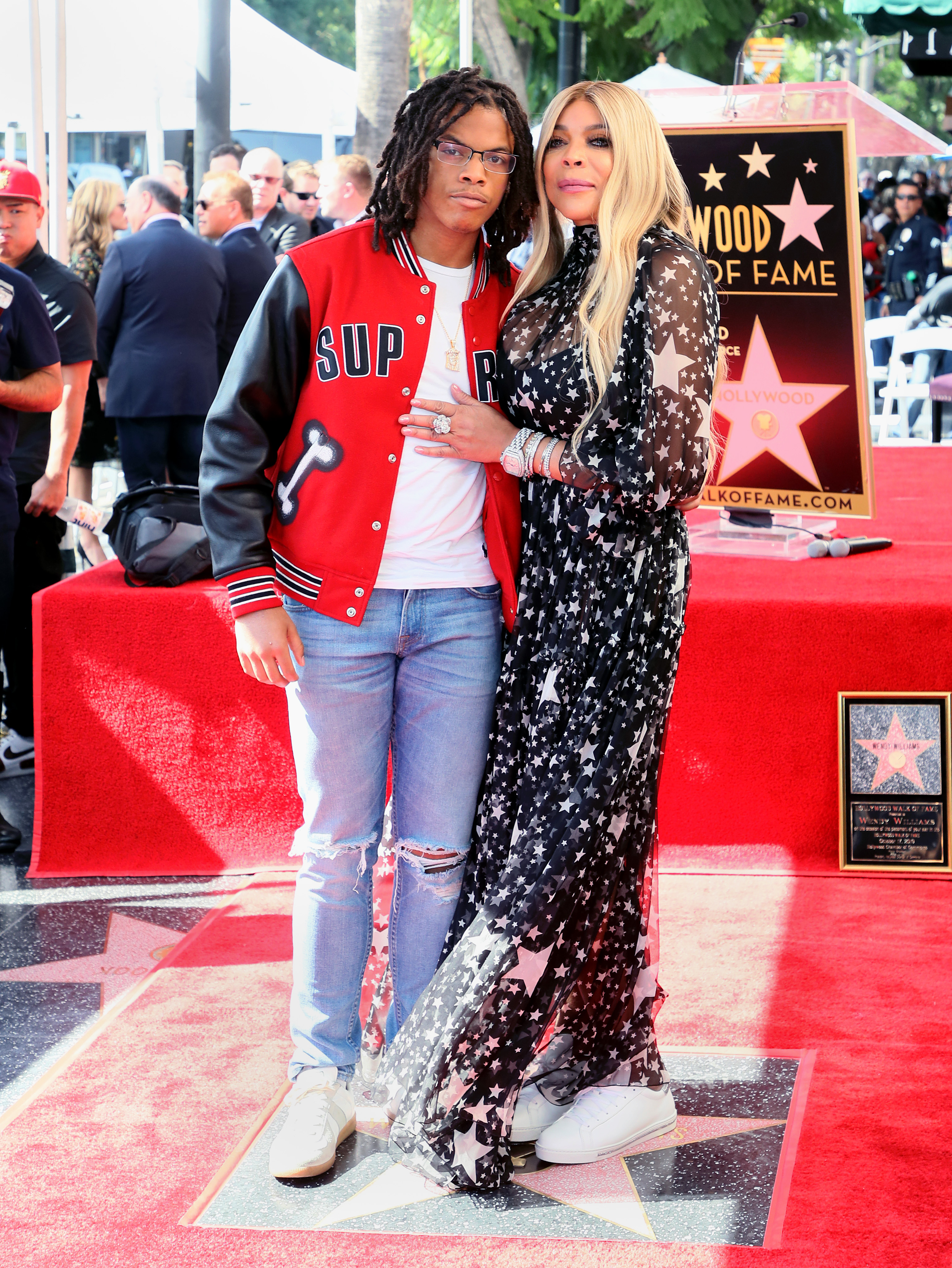 Wendy Williams et son fils Kevin Hunter Jr, alors qu'elle est honorée d'une étoile sur le Hollywood Walk of Fame, le 17 octobre 2019, à Hollywood, en Californie | Source : Getty Images