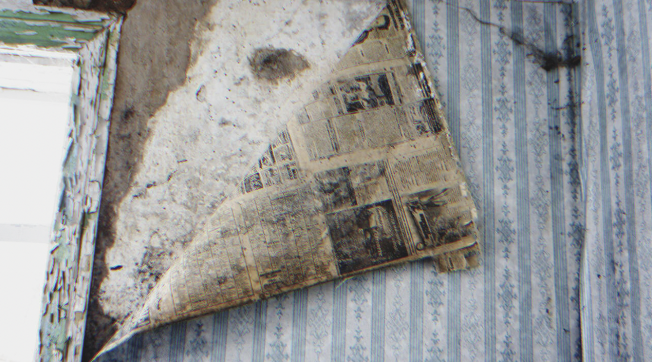 Une vieille tapisserie qui se décolle | Source : Flickr