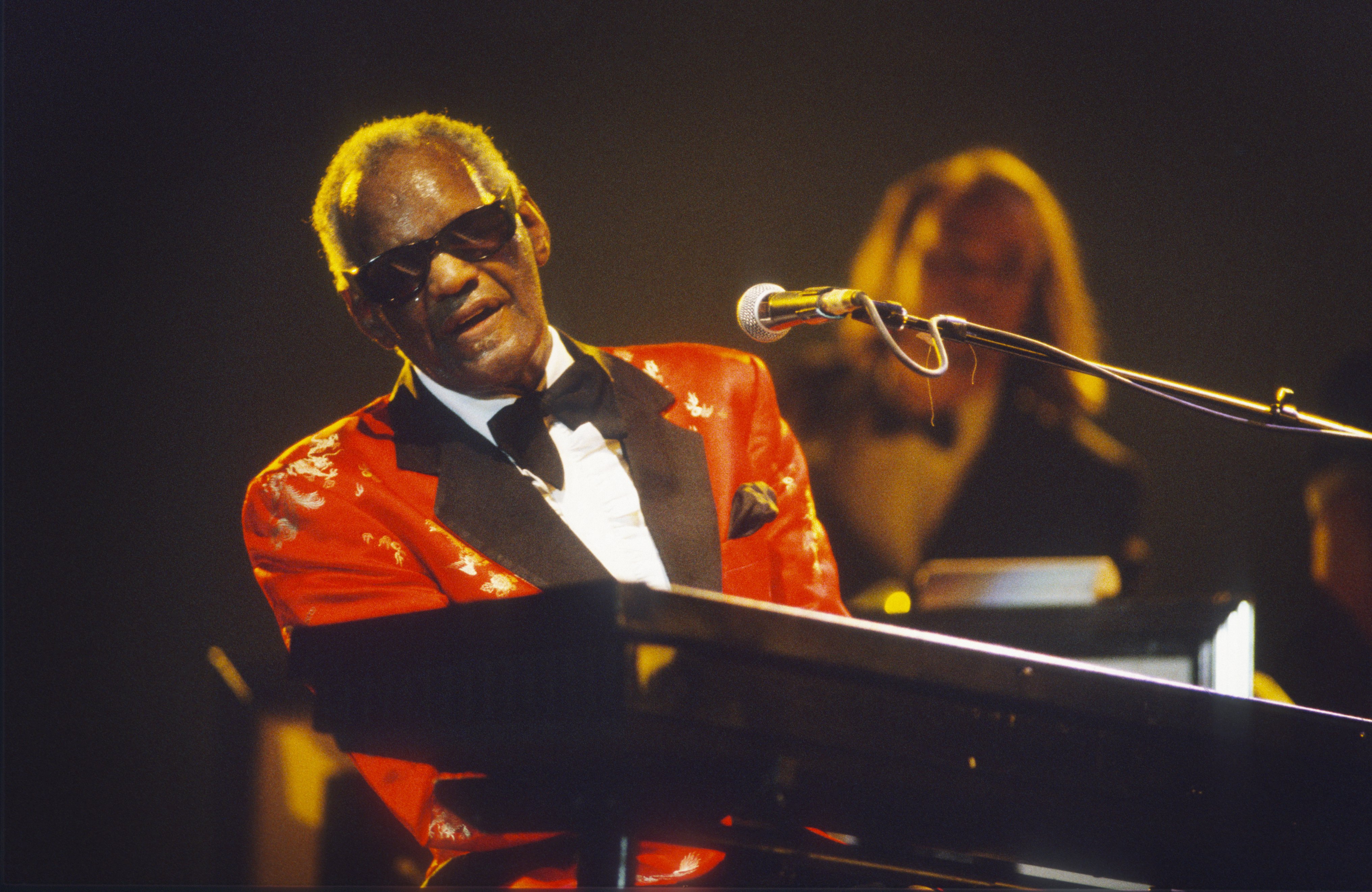 Ray Charles se produit sur scène au festival Rhythm 'n' Blues en Belgique en juillet 1994. | Photo : Getty Images
