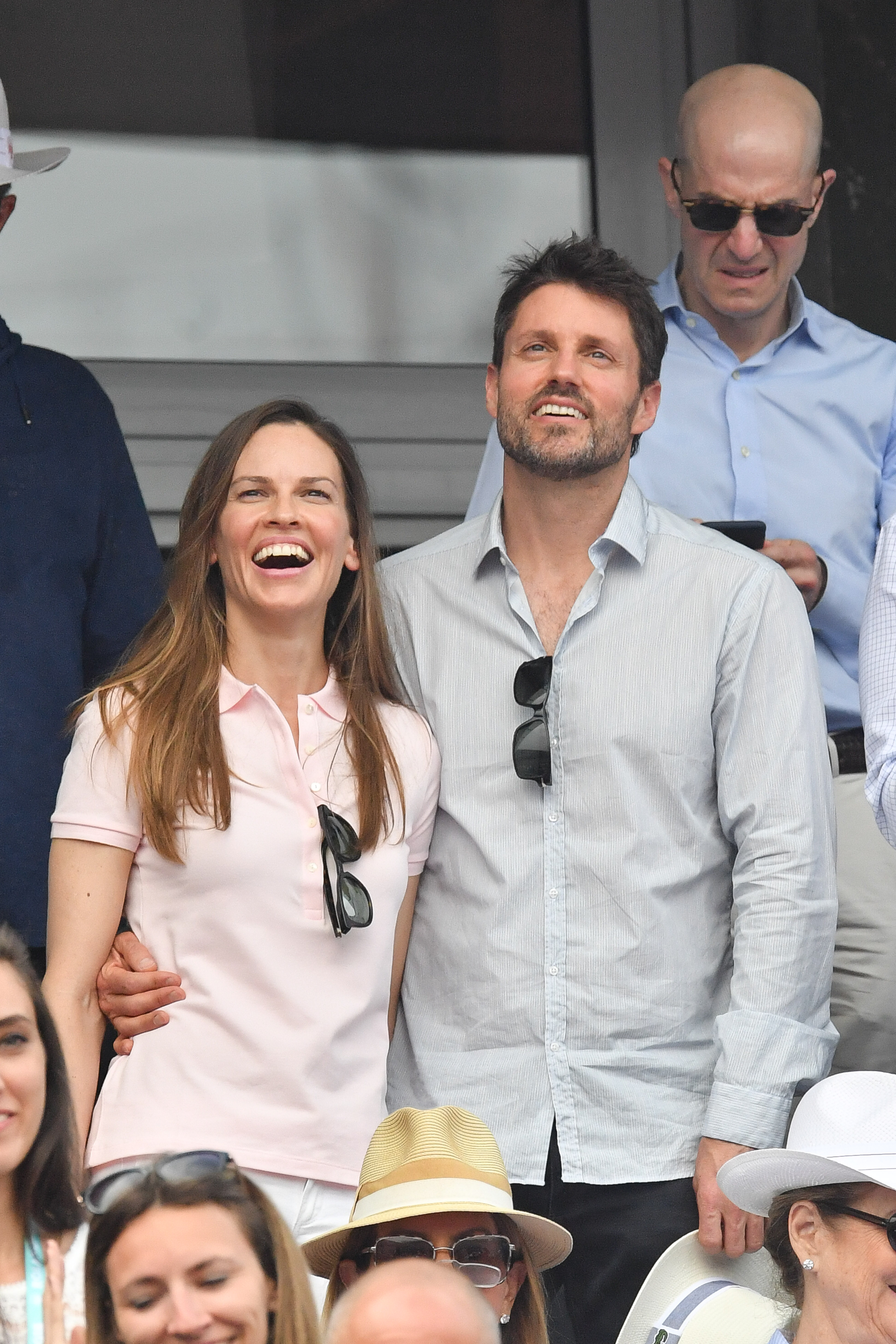 Hilary Swank et Philip Schneider à la finale hommes des Internationaux de France 2018 - Quinzième jour à Roland Garros le 10 juin 2018 à Paris, France | Source : Getty Images