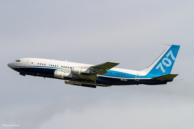 Un avion en plein air. l Source: Flickr
