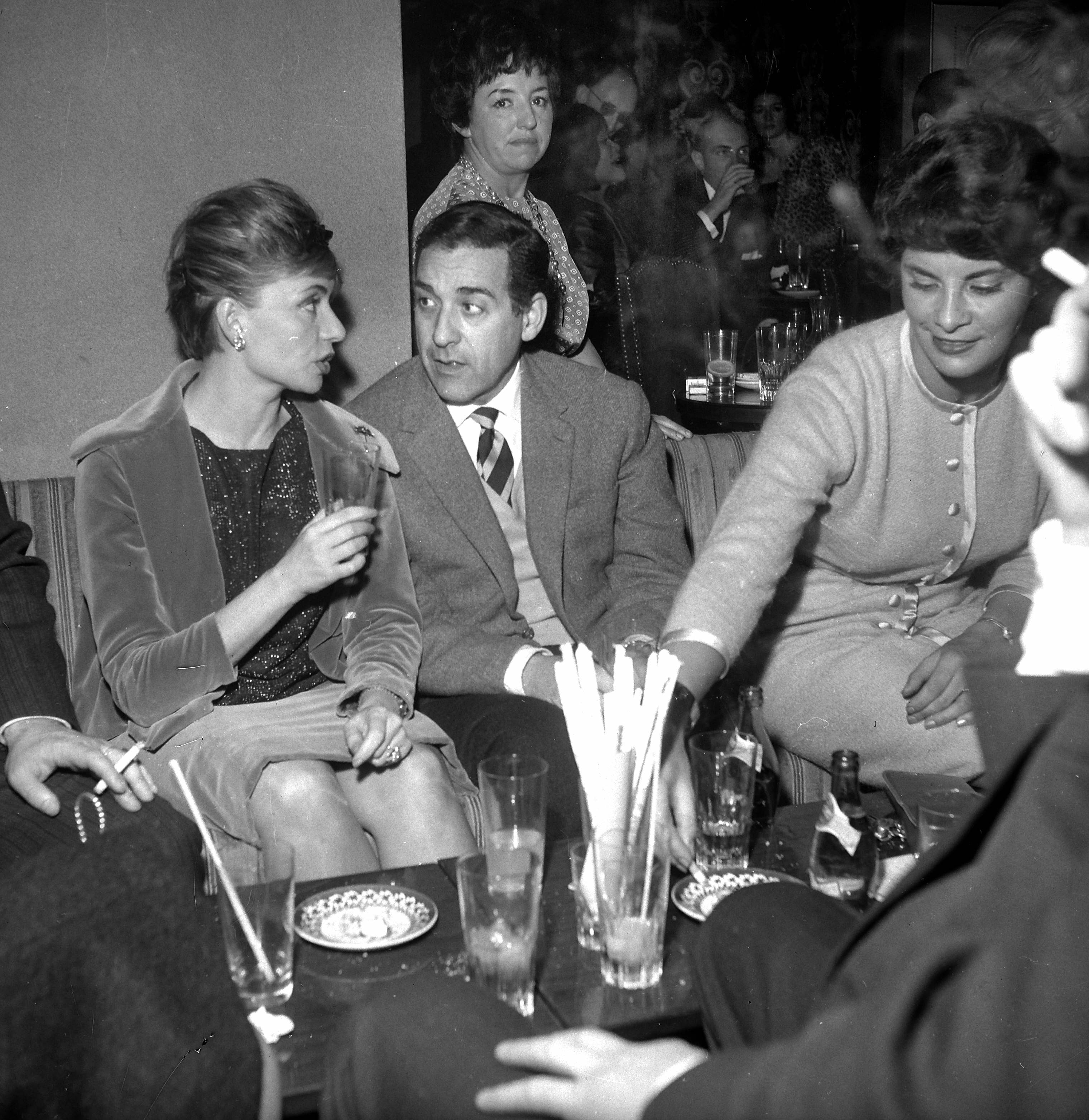 Annie Cordy (à gauche), Luis Mariano. Paris, Club de Saint-Hilaire, 1963. HA-1116-9. | Photo : Getty Images