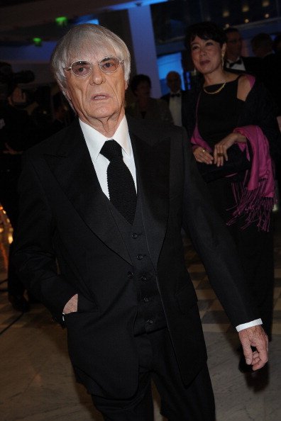 Bernie Ecclestone arrive au Gala de remise des prix 2008 de la FIA à Monte Carlo, Monaco, le 12 décembre 2008. | Photo : Getty Images