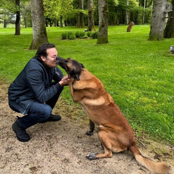 Le fils d'Alain Delon, Anthony, et son chien, Loubo | Source : Instagram @therealanthonydelon