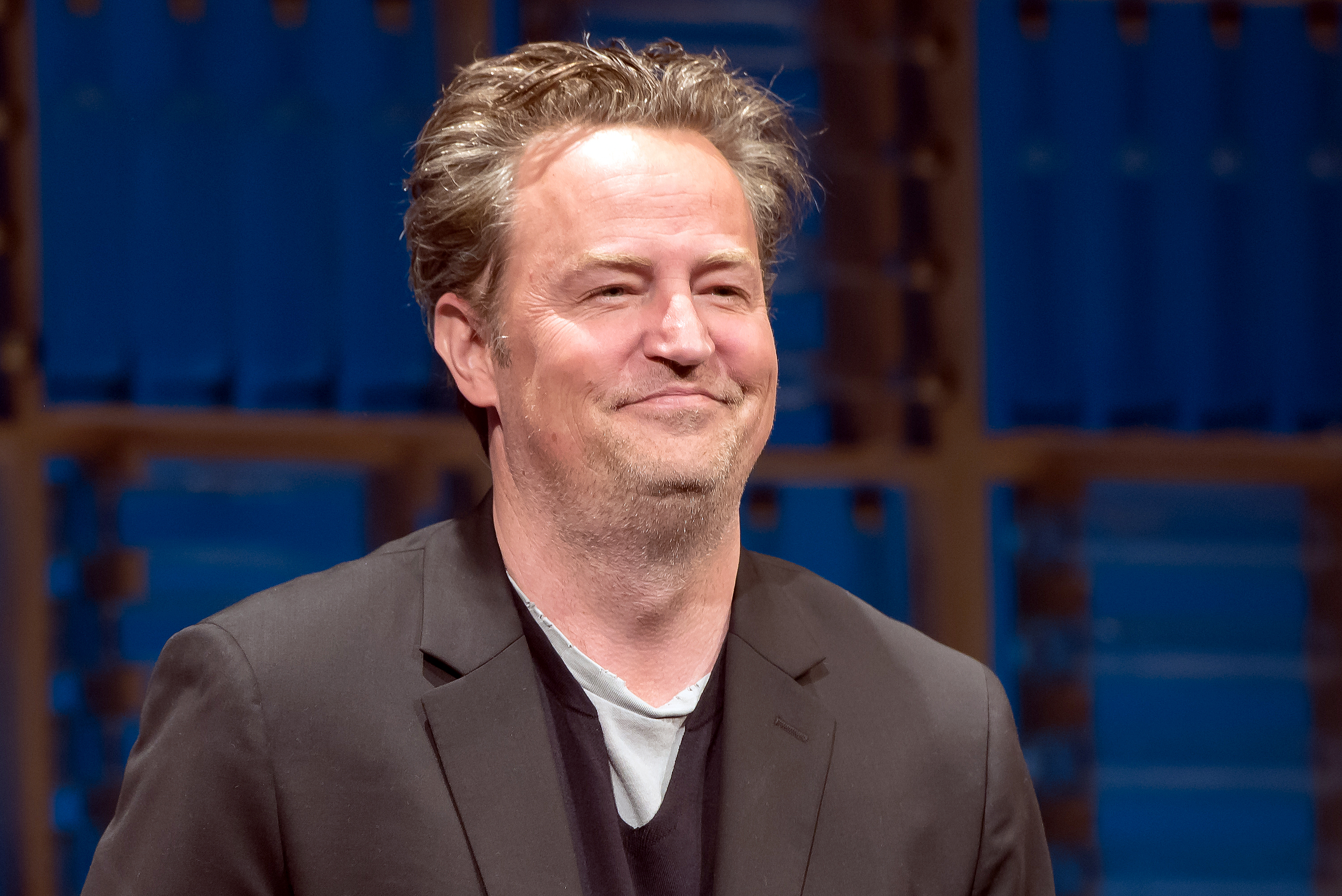 Matthew Perry sur scène lors du lever de rideau de la soirée d'ouverture de "The End Of Longing" au Lucille Lortel Theatre, le 5 juin 2017, à New York | Source : Getty Images