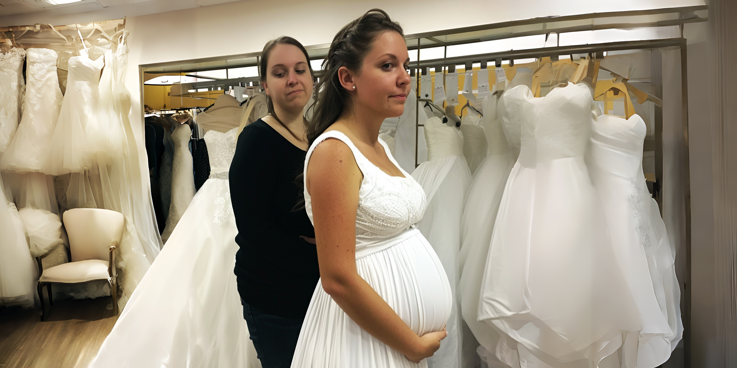 Une femme enceinte dans une robe de mariée | Source : Amomama