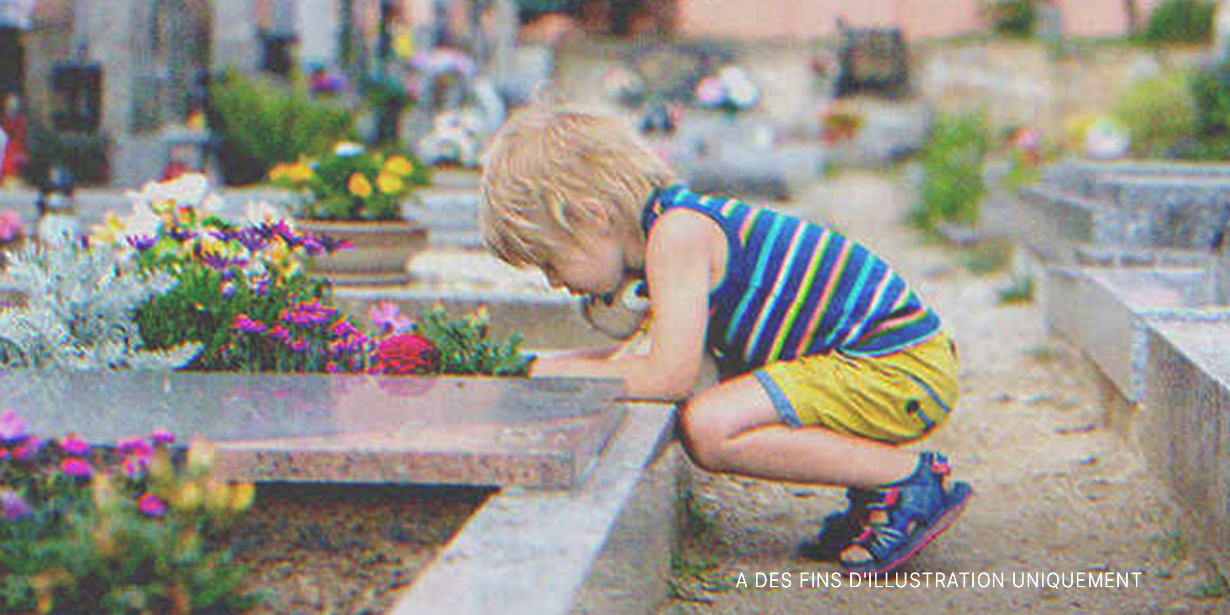 Un enfant dans un cimetière | Source : Shutterstock