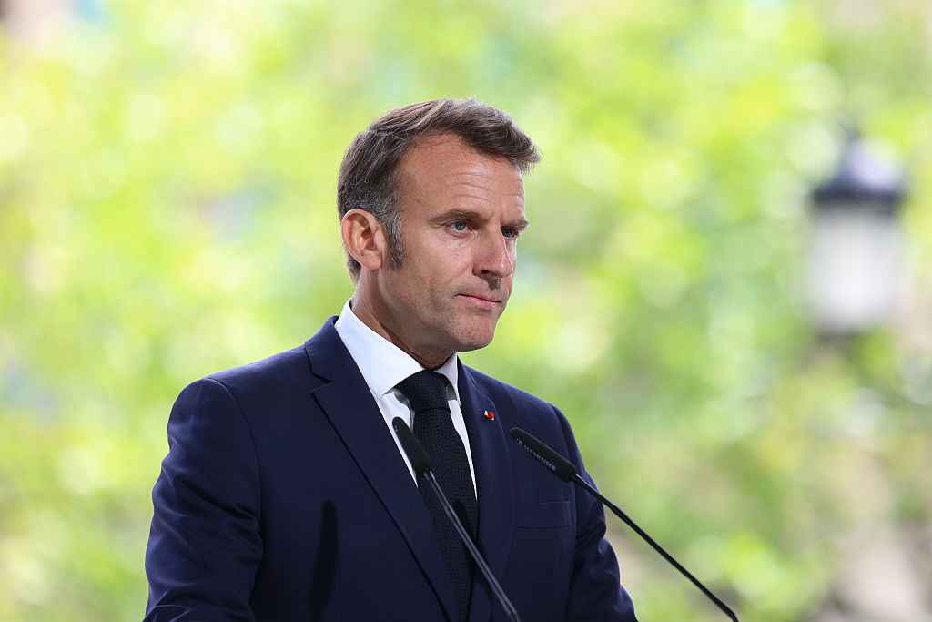 Le président français Emmanuel Macron participe à une conférence de presse lors de la réunion de la "Coalition des volontaires", le 10 mai 2025 à Kiev, en Ukraine. (Photo de Viktor Kovalchuk/Global Images Ukraine via Getty Images)