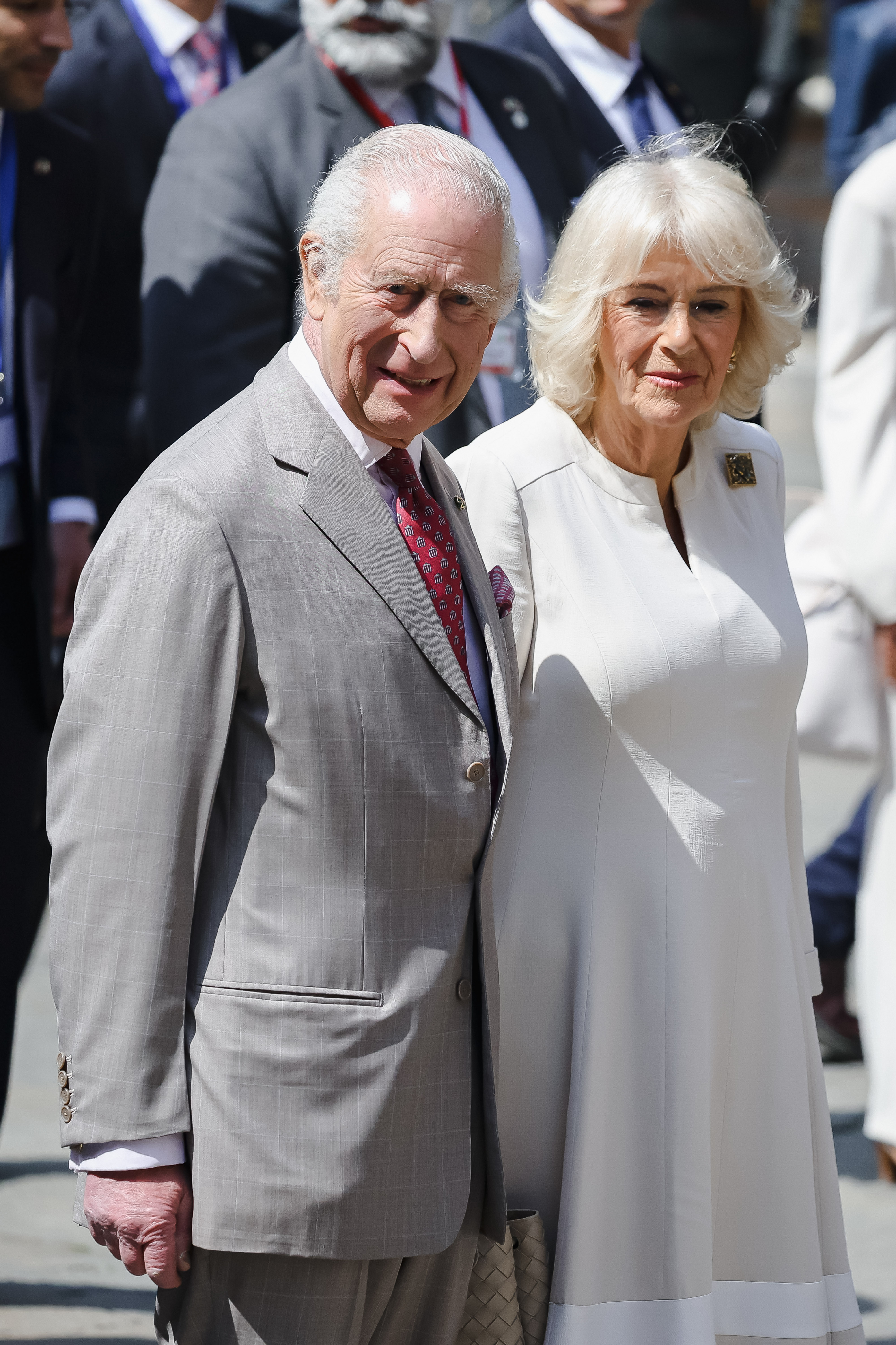 Le roi Charles III de Grande-Bretagne et la reine Camilla arrivent à la Piazza San Francesco à Ravenne, en Italie, le 10 avril 2025 | Source : Getty Images