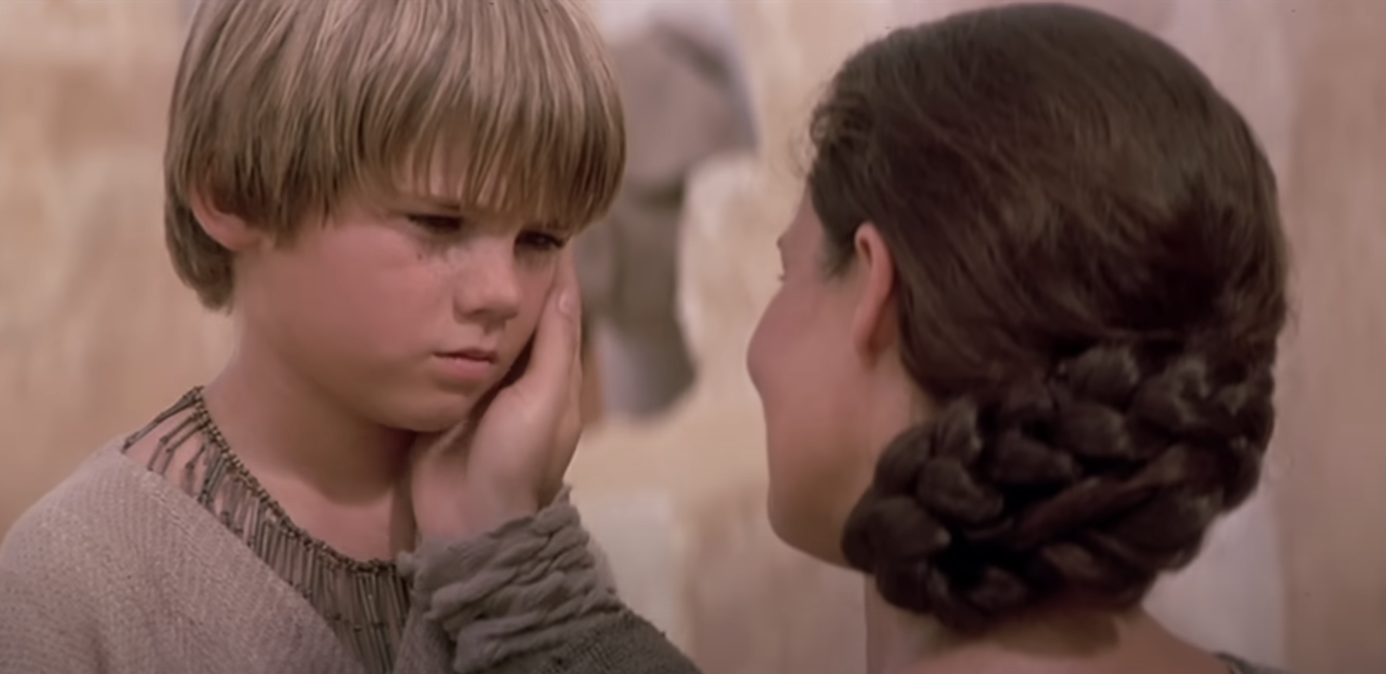 Après le tournage du film, l'acteur s'est extasié sur la qualité du film et sur le fait qu'il avait adoré le tourner. | Source : YouTube/StarWars