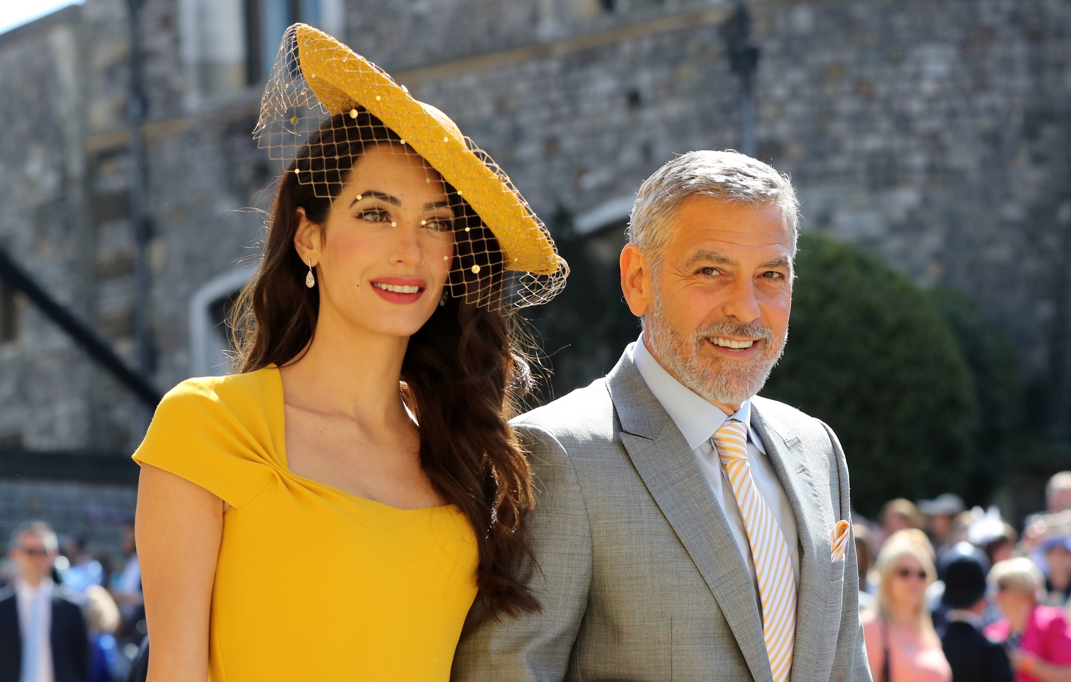 Amal Clooney et George Clooney lors de la cérémonie de mariage du prince britannique Harry, duc de Sussex et de Meghan Markle à la chapelle Saint-Georges, au château de Windsor, à Windsor, le 19 mai 2018 | Source : Getty Images