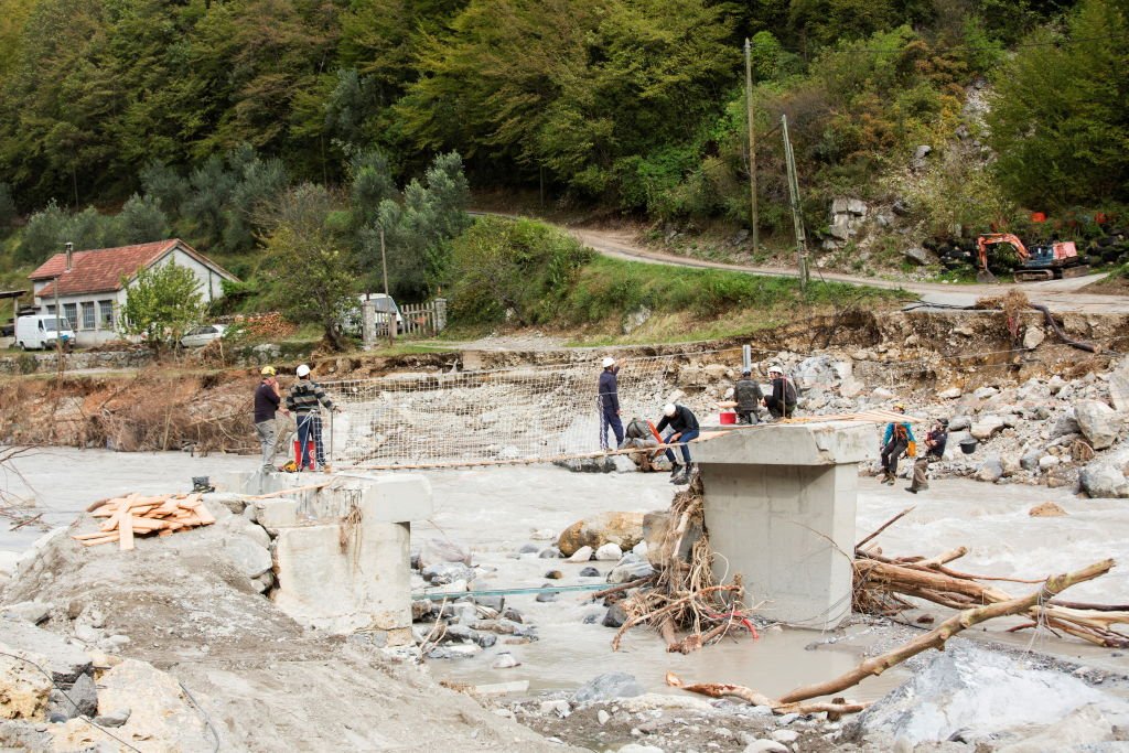 Images des dégâts après le passage de la tempête Alex | Photo : Getty Images