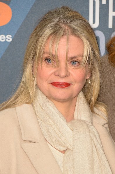 Isabelle Nanty arrive à la cérémonie d'ouverture du 18e Festival international du film d'humour de L'Alpe d'Huez à l'Alpe d'Huez, France. | Photo : Getty Images