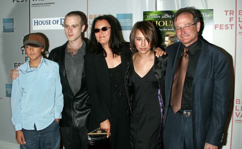 Robin Williams, sa fille Zelda, sa femme Marcia, son fils Cody et son fils Zac au Tribeca Performing Arts Center à New York | Photo : Getty Images