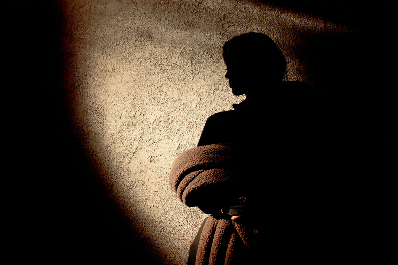 Une figure de l'ombre | Source : Midjourney