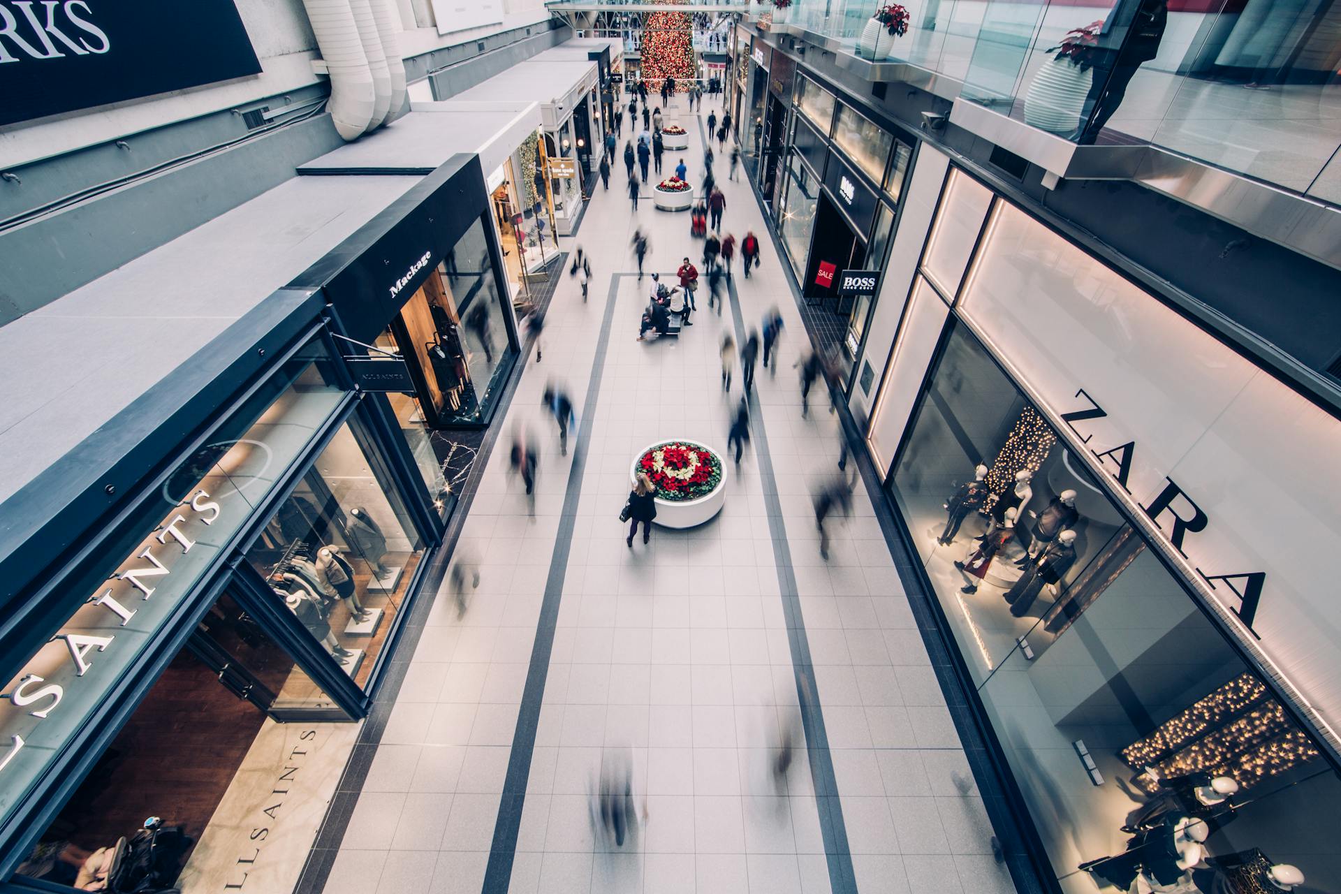 Des gens dans un centre commercial | Source : Pexels