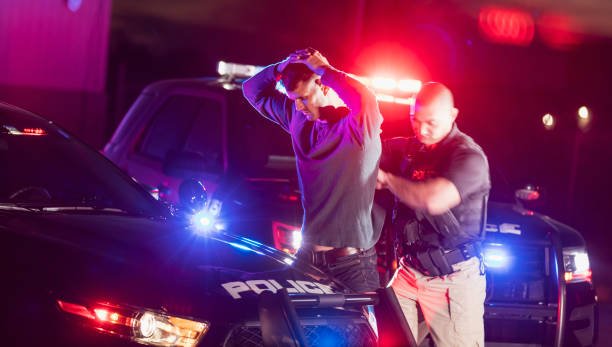 Policier effectuant une arrestation | Photo : Getty Images