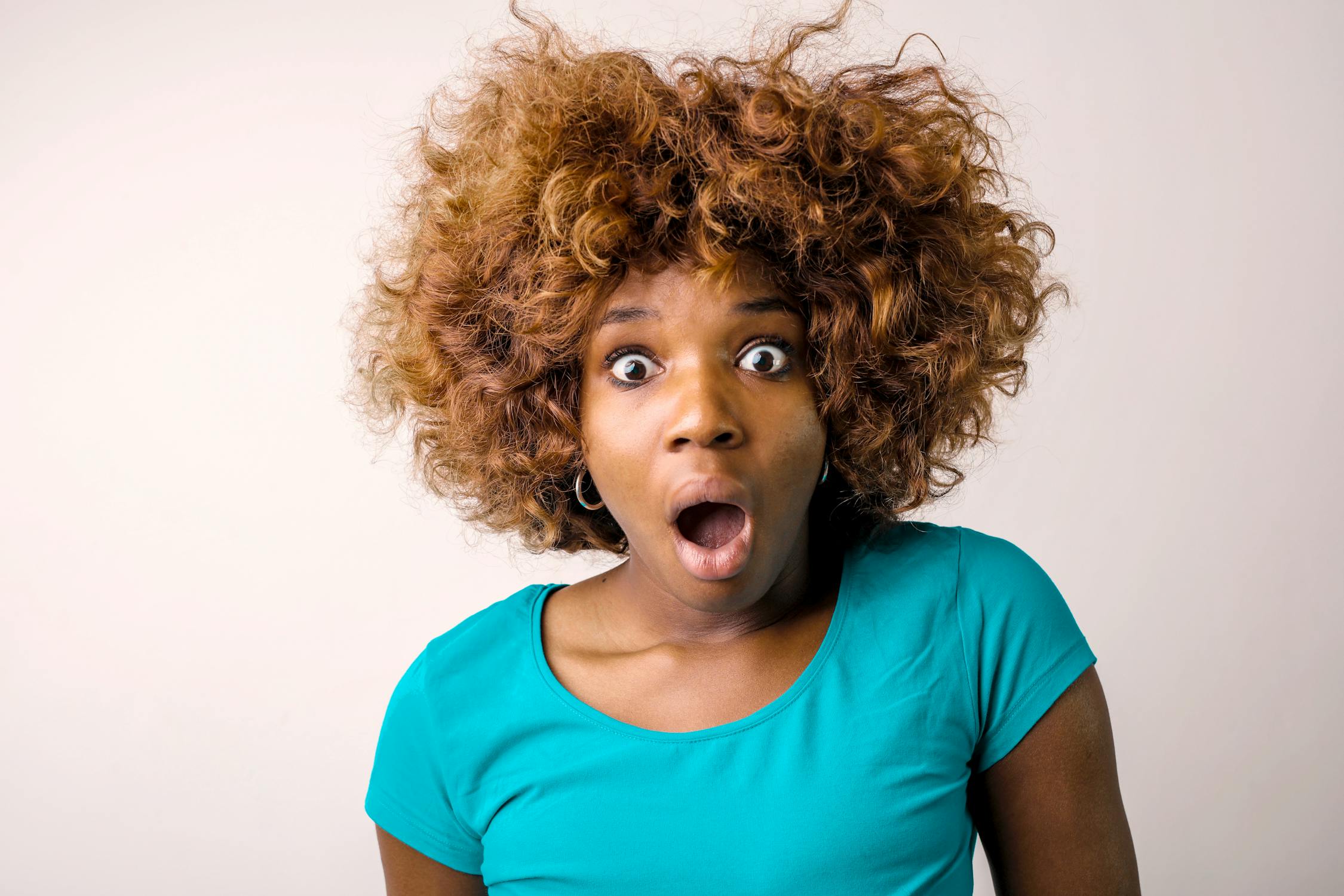 A shocked woman wearing a blue t-shirt | Source: Pexels