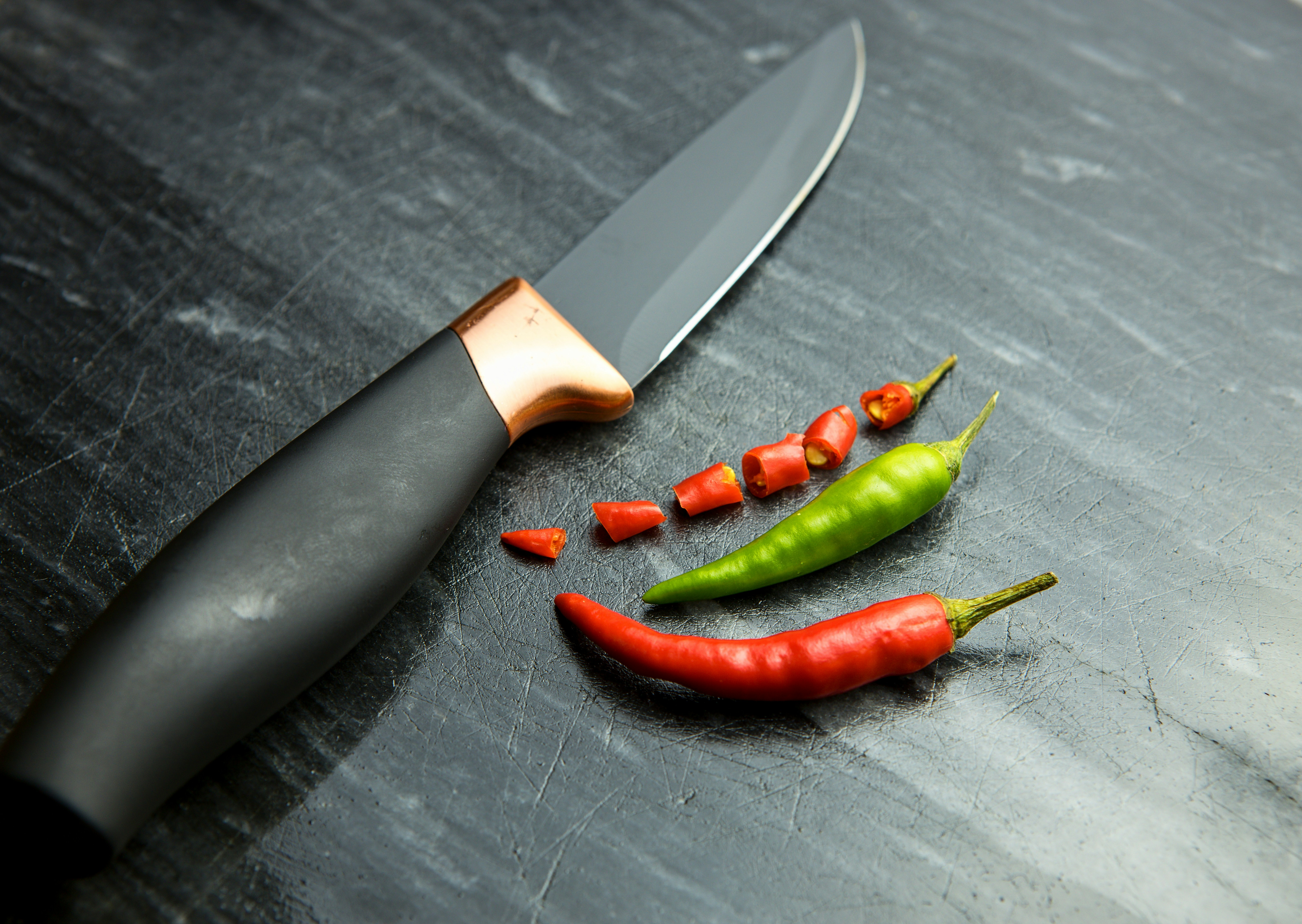 Piments sur un comptoir | Source : Unsplash