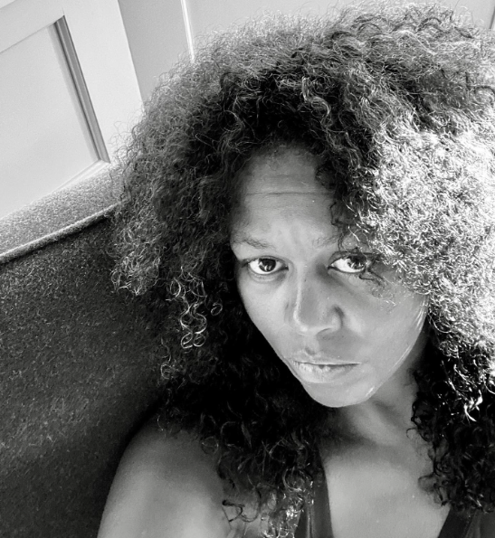 Michelle Obama posant pour un selfie sans maquillage, publié le 18 janvier 2021. | Source : Instagram/michelleobama