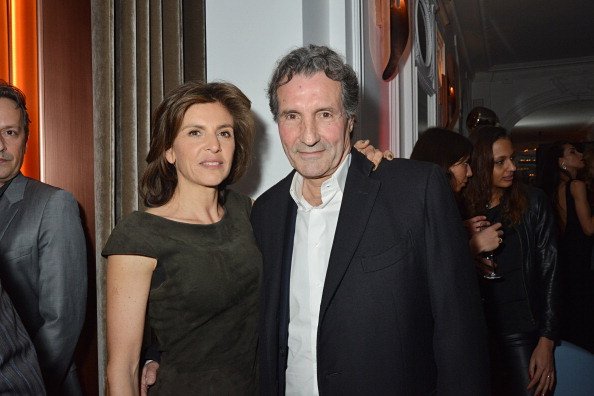 Jean Jacques Bourdin et son épouse Anne Nivat assistent à la'Neo Burlesque Party' le 20 mars 2014 à Paris | Photo : Gettyimage