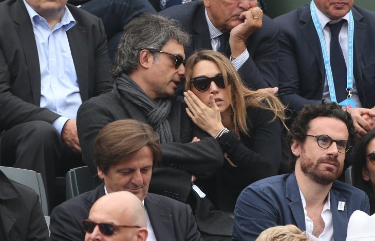 Laura Smet et son partenaire Raphaël très complices lors d'un événement public. | Getty Images