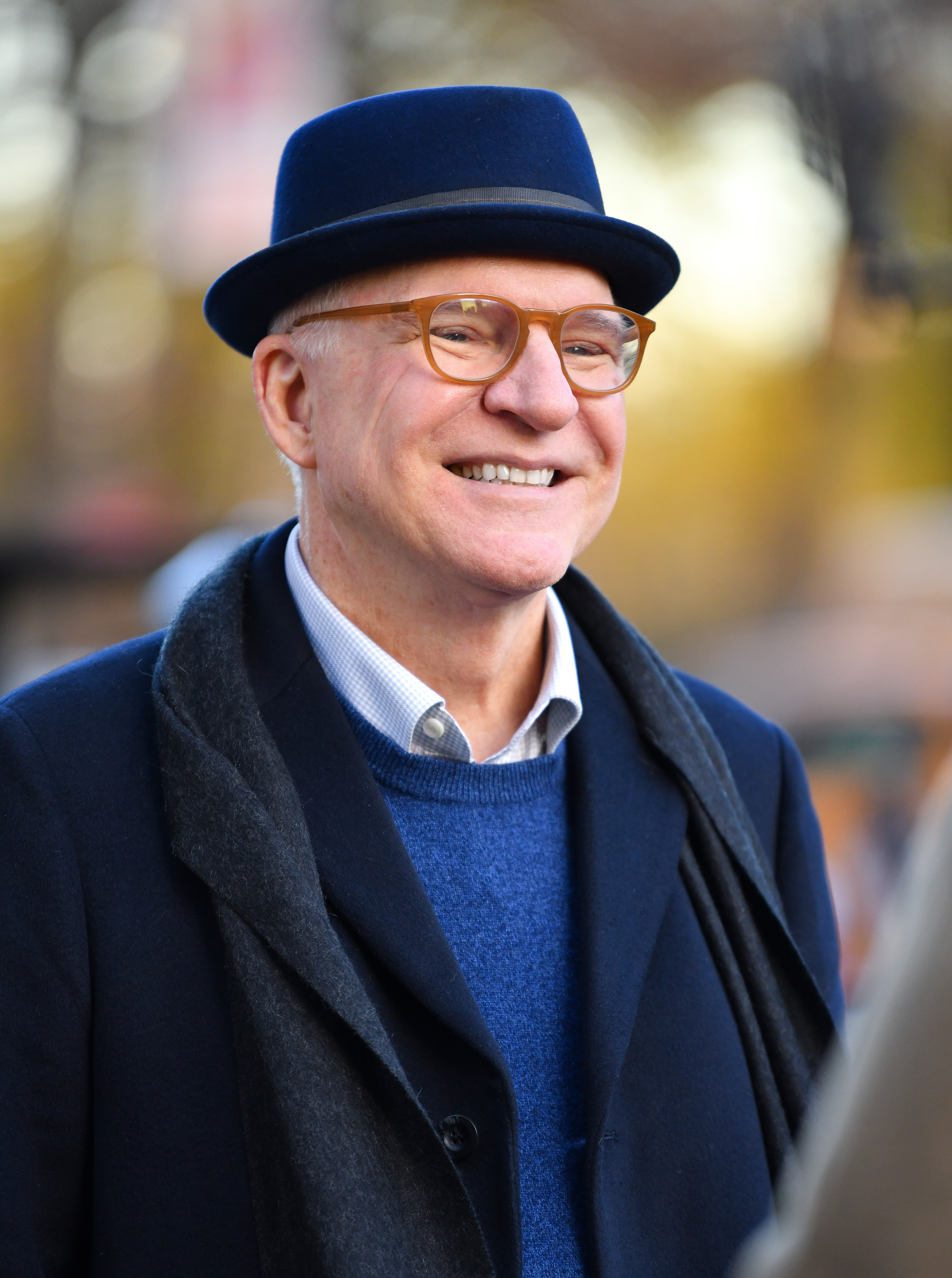 Steve Martin vu sur le plateau de tournage de "Only Murders in the Building" dans l'Upper West Side à New York, le 3 décembre 2020. | Source : Getty Images