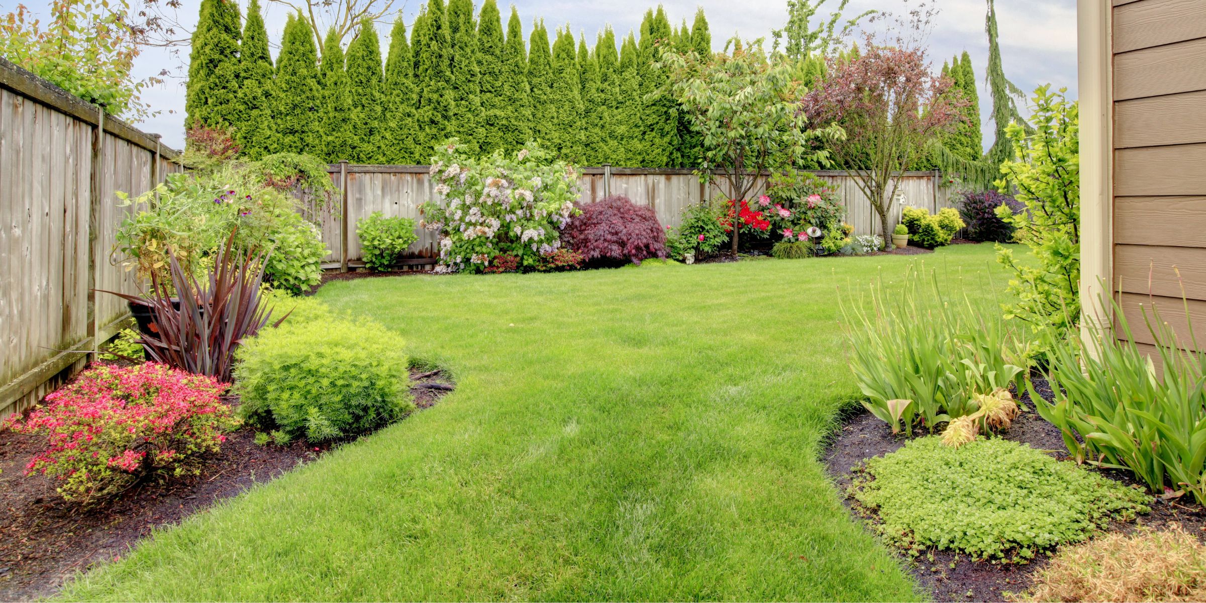 Un jardin clôturé | Source : Shutterstock