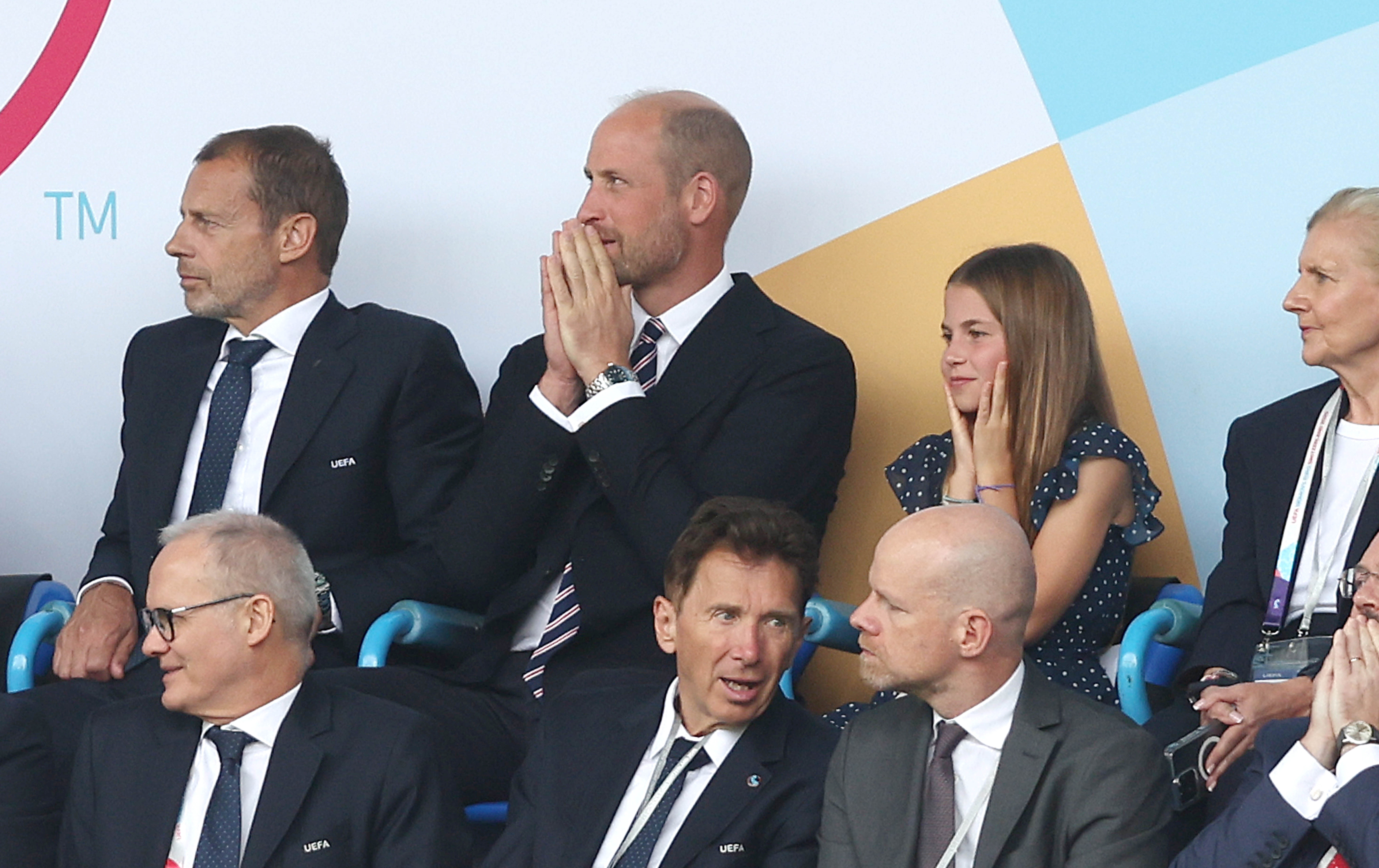 Le prince William, le prince de Galles et la princesse Charlotte de Galles assistant à la finale de l'EURO féminin de l'UEFA entre l'Angleterre et l'Espagne à St. Jakob-Park, en Suisse, le 27 juillet 2025 | Source : Getty Images