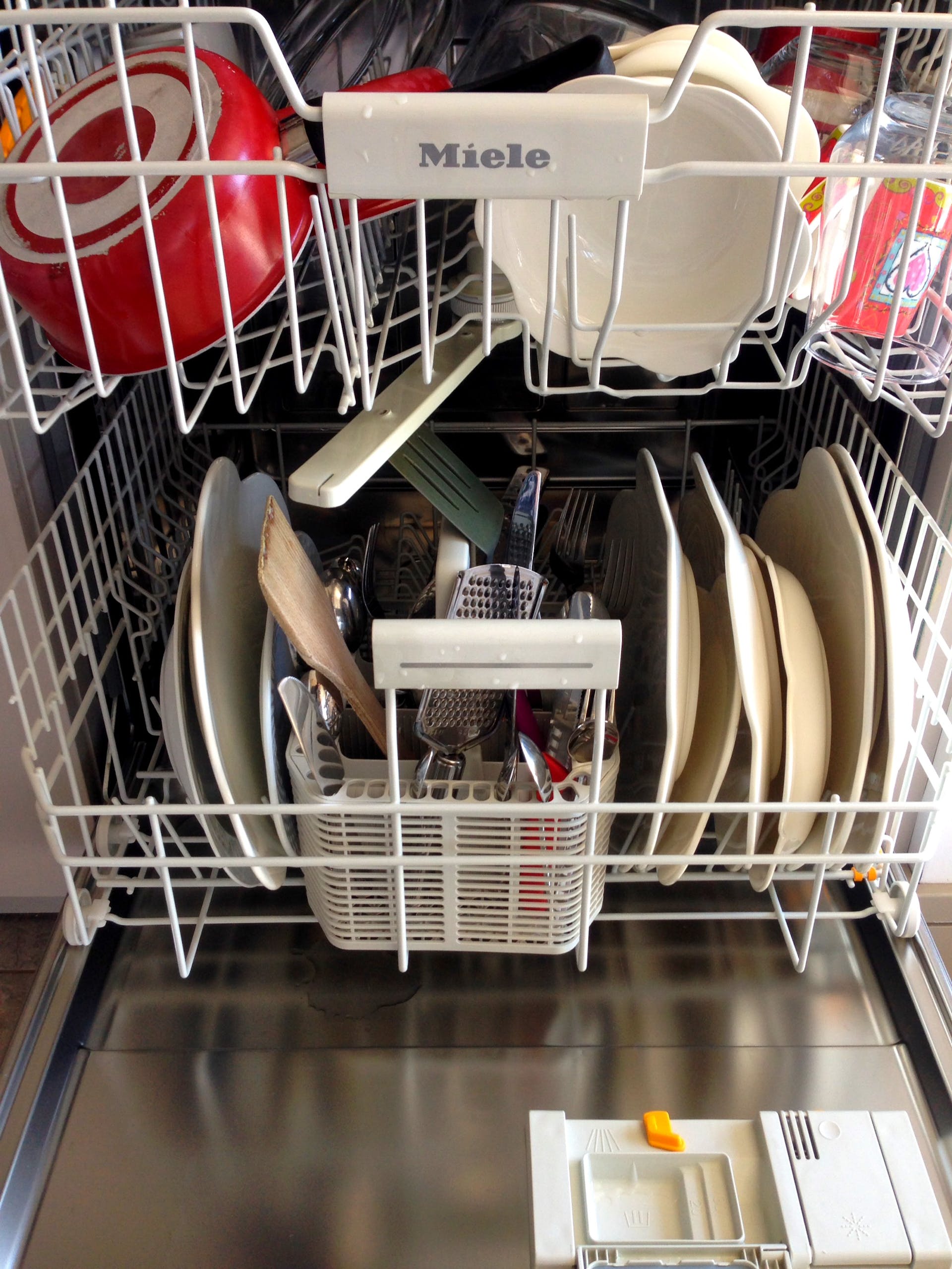 Lave-vaisselle chargé | Source : Pexels
