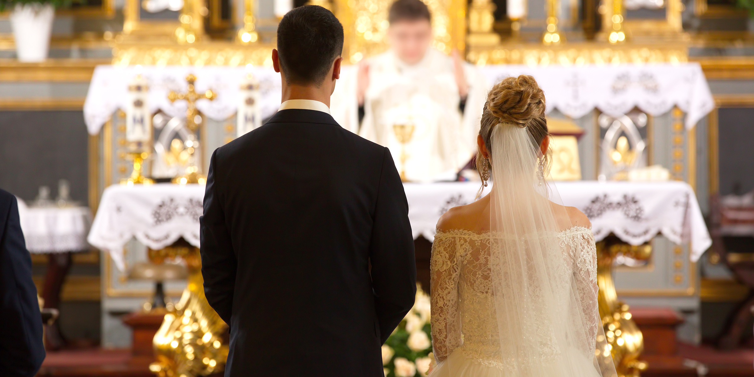 Un couple qui se marie | Source : Shutterstock