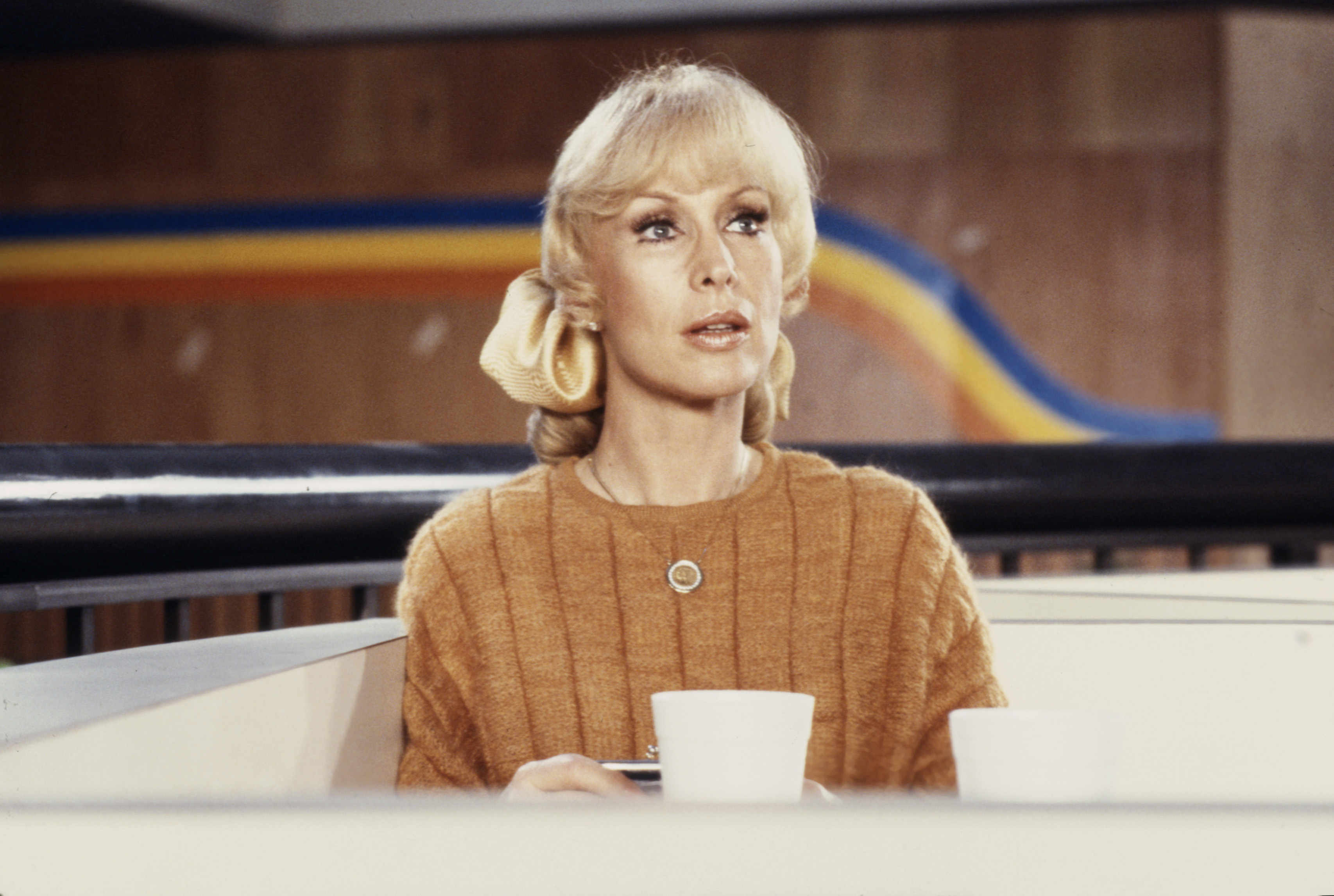 Barbara Eden apparaît dans le téléfilm d'ABC "Les filles du bureau" en 1979. | Source : Getty Images