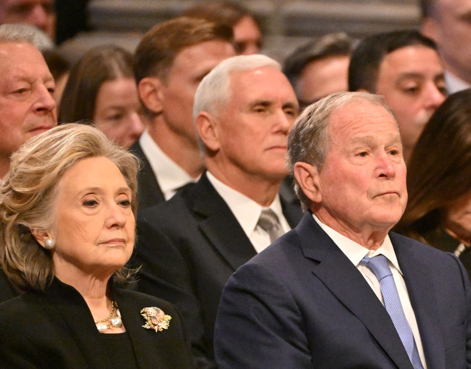 L'ancien vice-président Al Gore, l'ancienne secrétaire d'État Hillary Clinton, l'ancien vice-président Mike Pence et l'ancien président George W. Bush lors des funérailles d'État de l'ancien président américain Jimmy Carter, le 9 janvier 2025. | Source : Getty Images