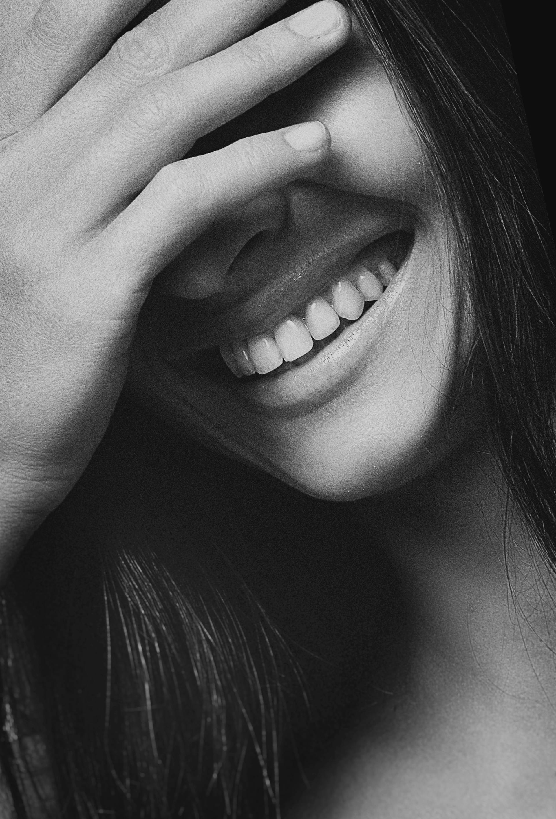 Une femme qui rit | Source : Pexels